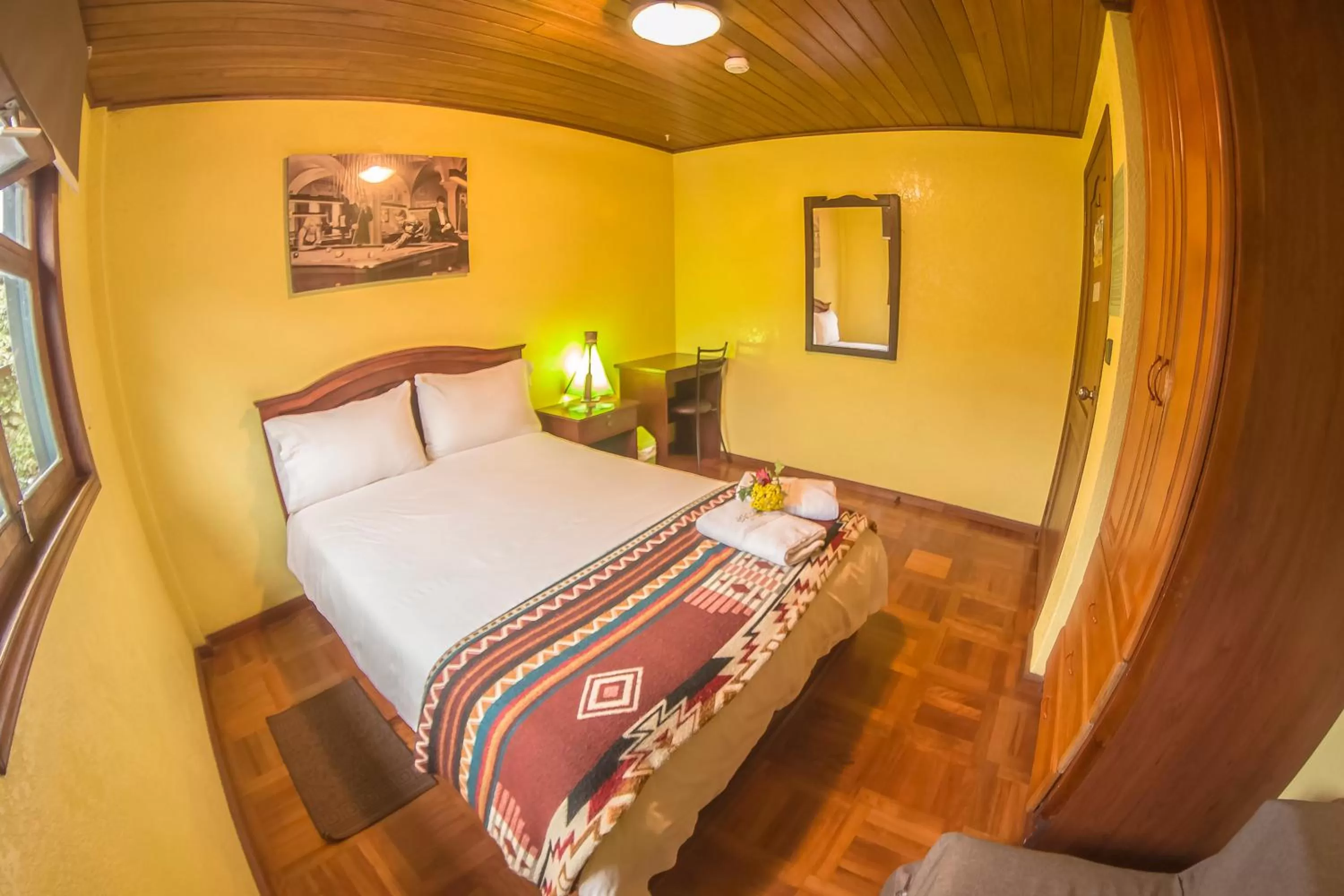 Staff, Bed in La Casa del Molino Blanco B&B