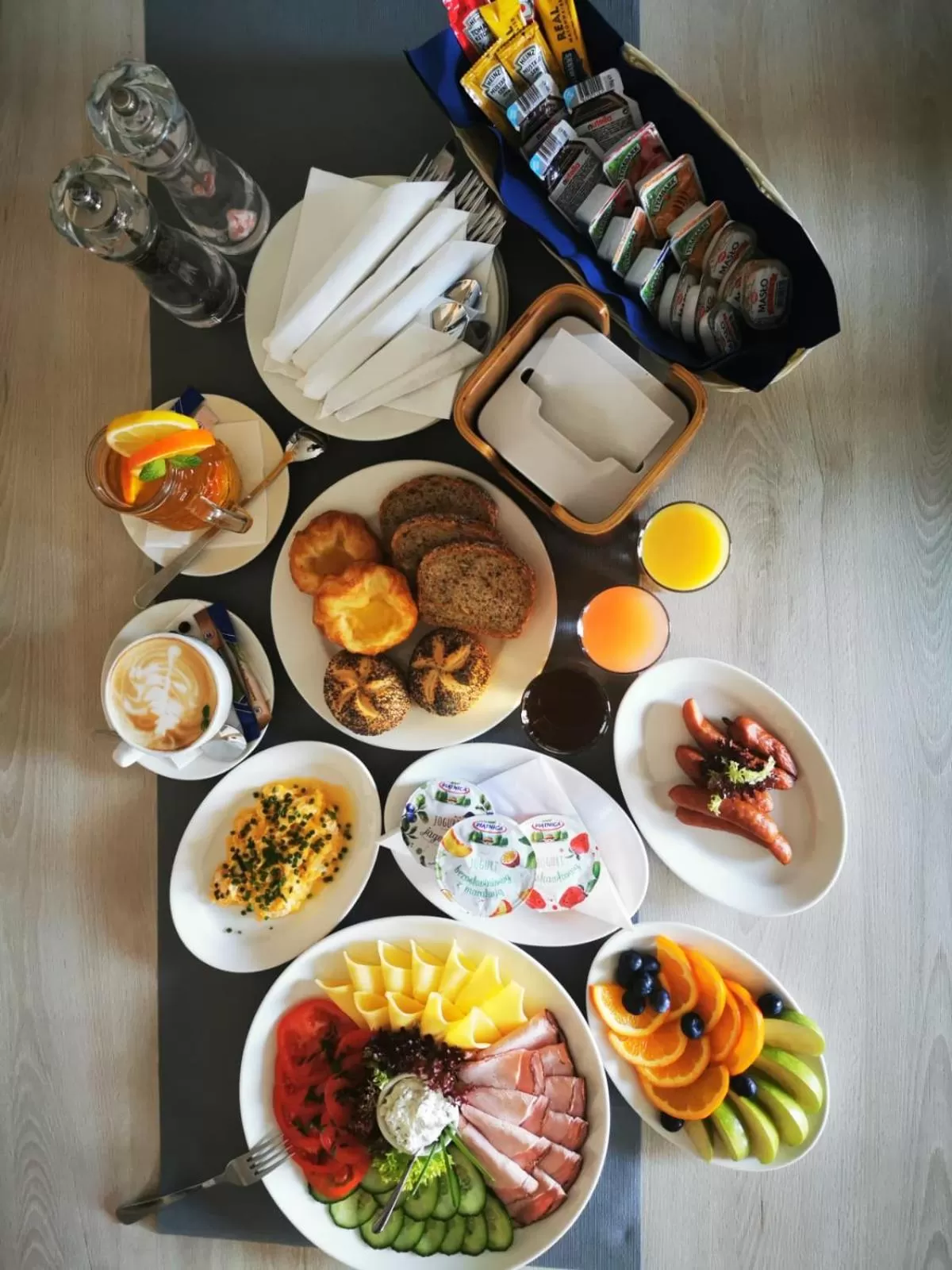 Food and drinks in Hotel Restauracja Piwnica Rycerska