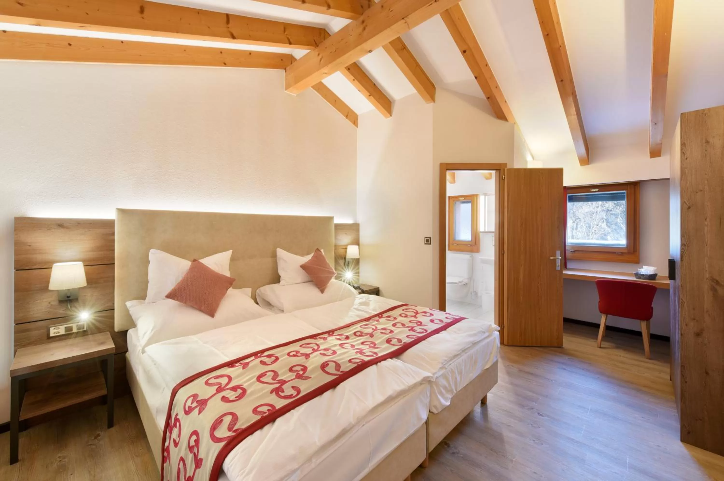 Photo of the whole room in Hôtel des Vignes