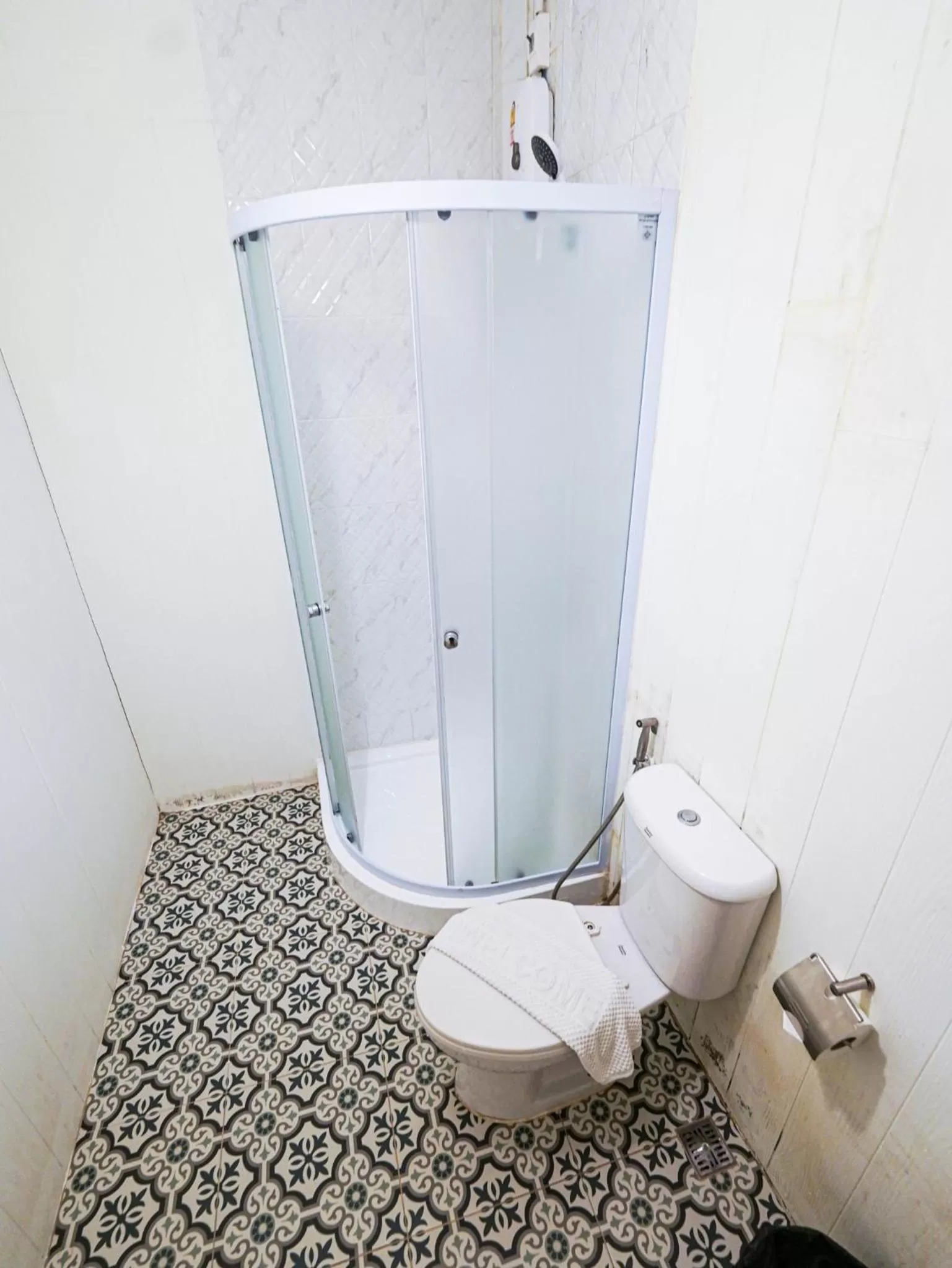 Bathroom in RoomQuest Rim Praya Dinsor Road