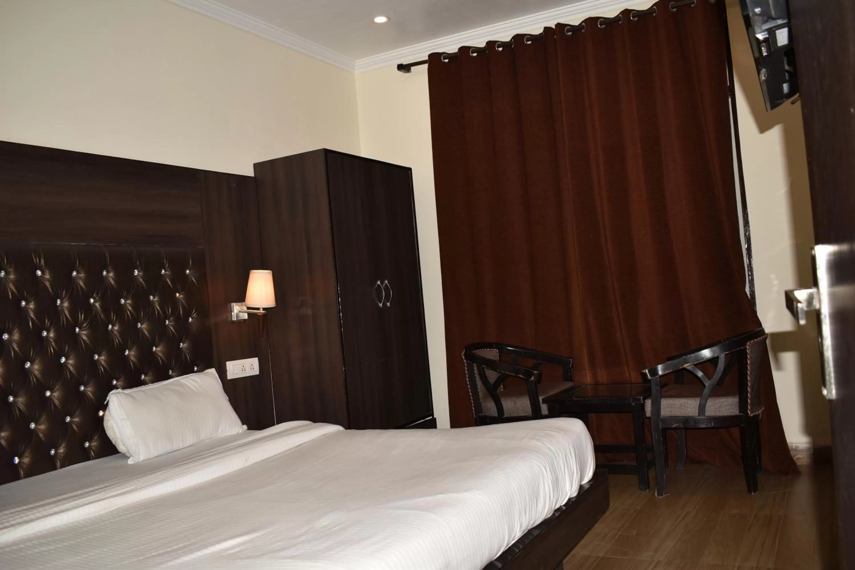 Bedroom, Bed in Tapasthali by Meera Hotels