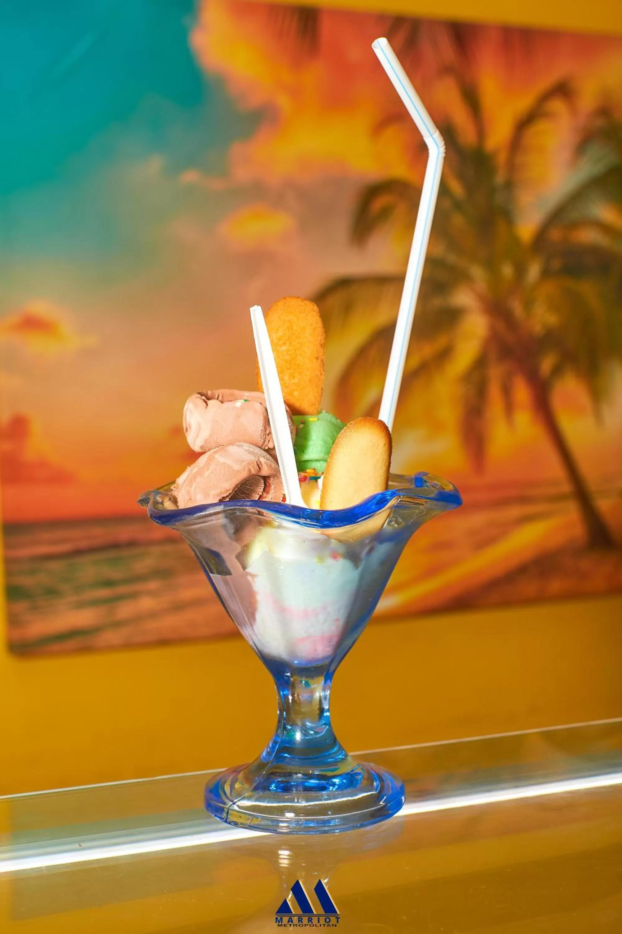 Restaurant/places to eat in Marriot Metropolitan Hotel