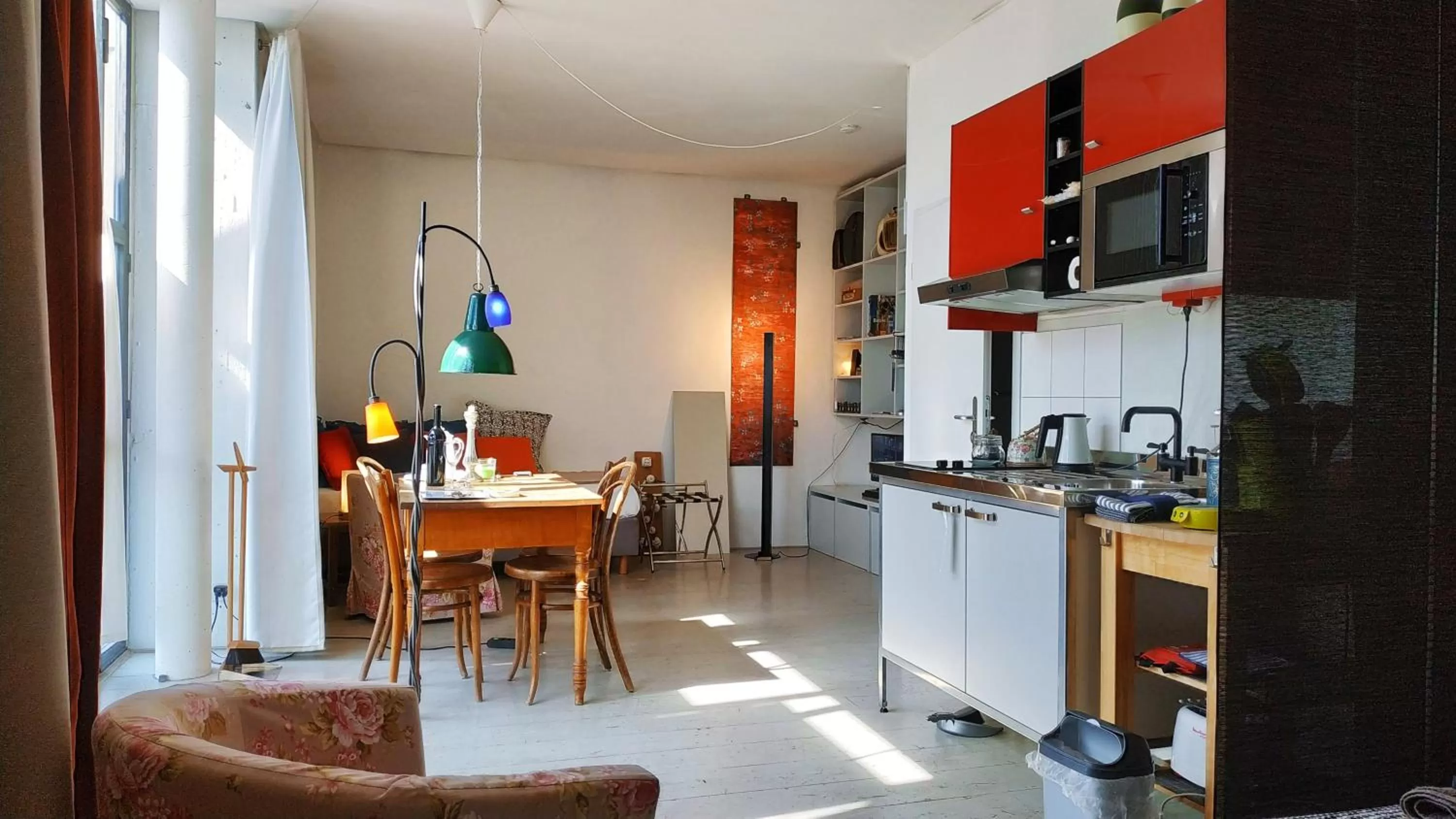 Kitchen/Kitchenette in Blue Wall BnB