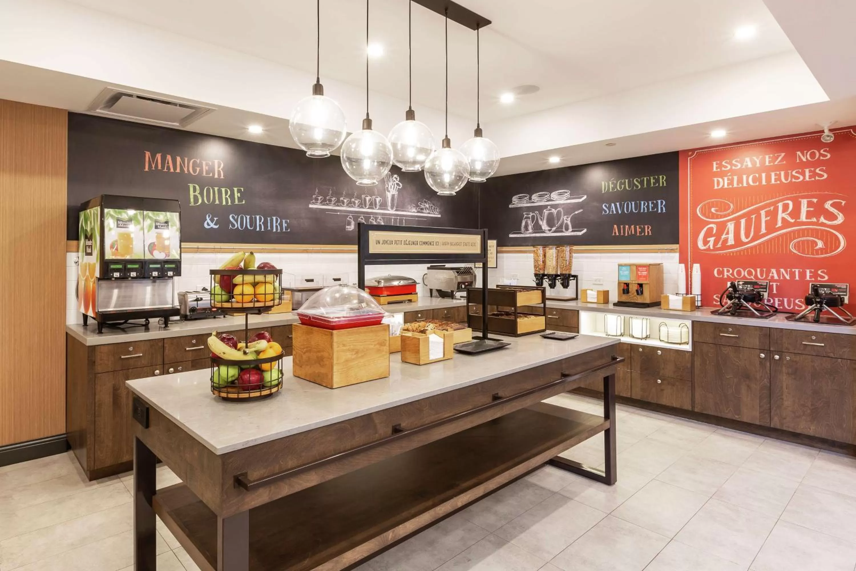 Breakfast in Hampton Inn & Suites by Hilton Québec - Beauport