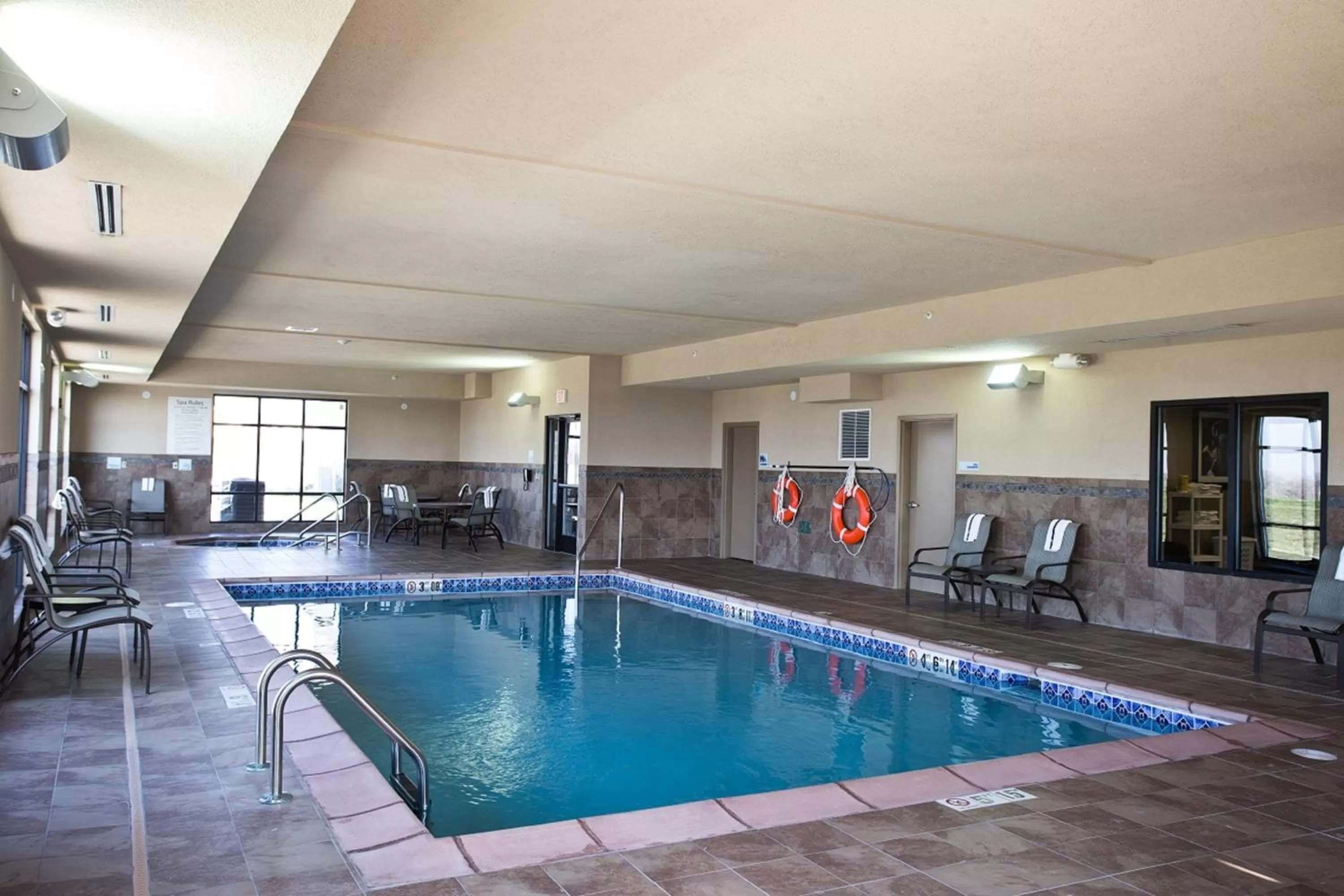 Swimming pool in Holiday Inn Express and Suites Urbandale Des Moines by IHG