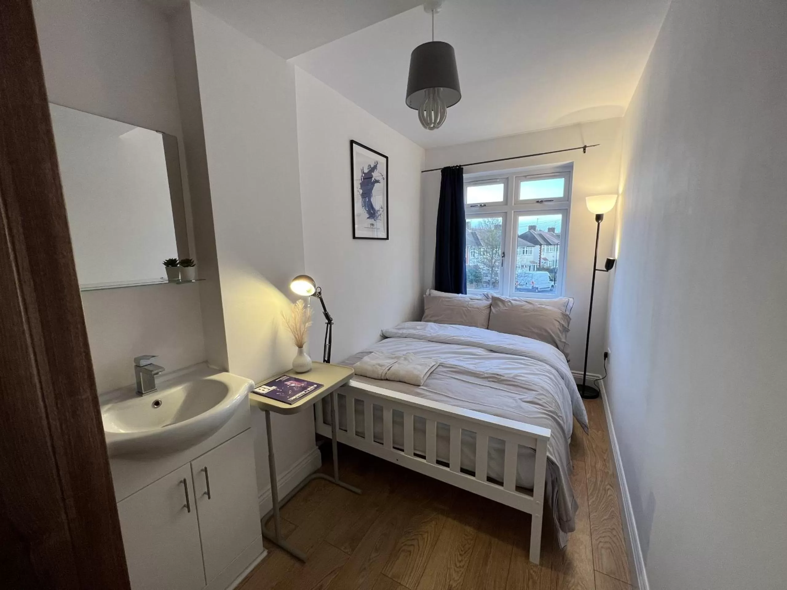 Bedroom, Bed in 4 Wharncliffe Drive