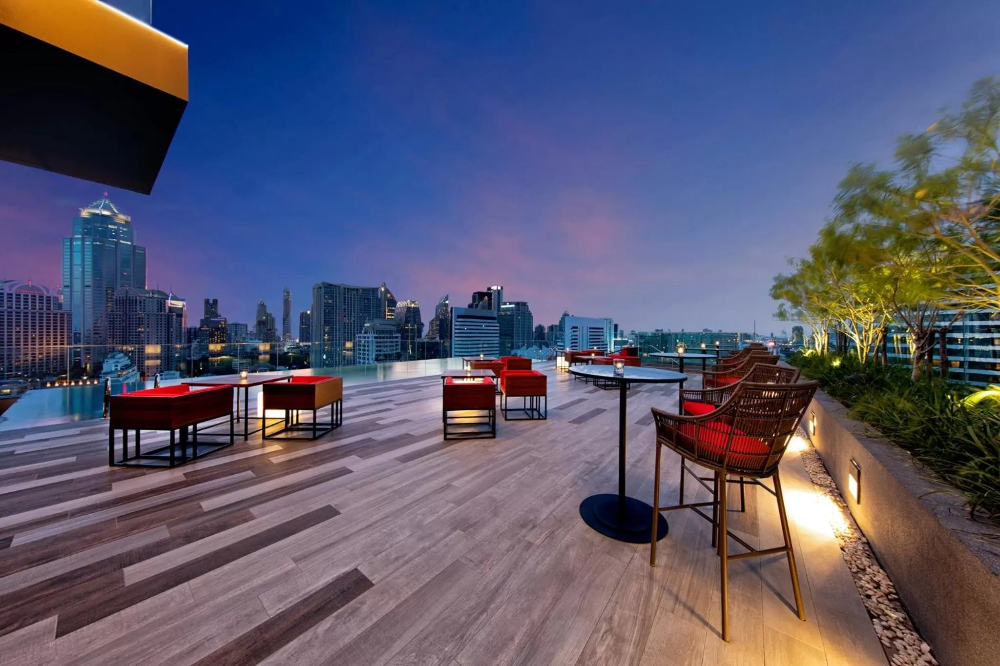 Lounge or bar in Novotel Bangkok Sukhumvit 4