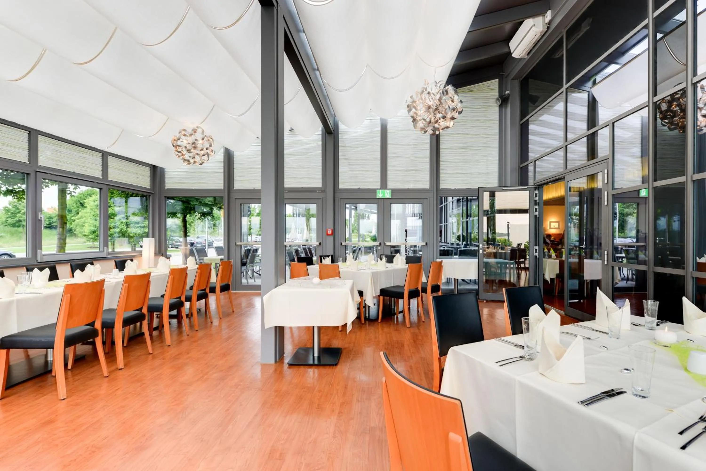 Restaurant/places to eat in Novina Hotel Herzogenaurach Herzo-Base