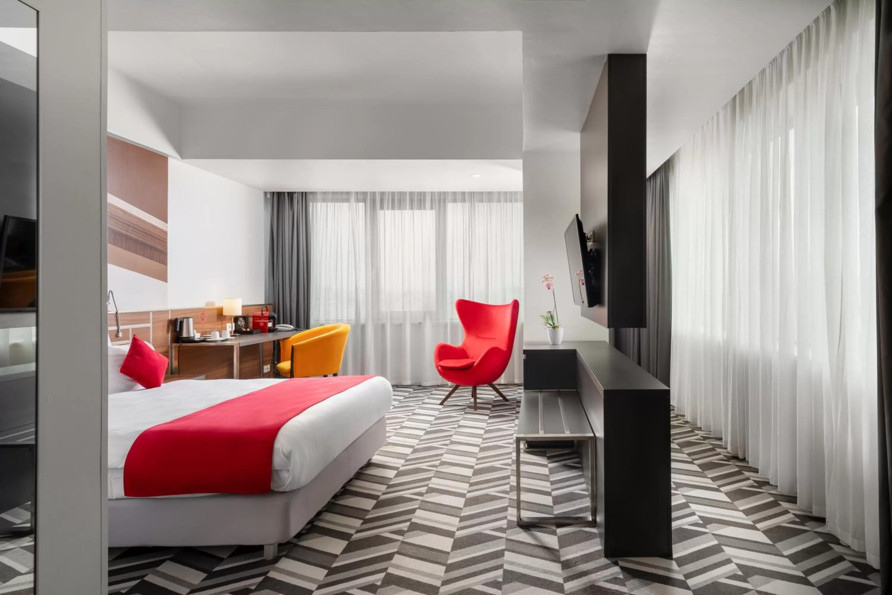 Photo of the whole room, Bed in Mercure Bucharest Unirii