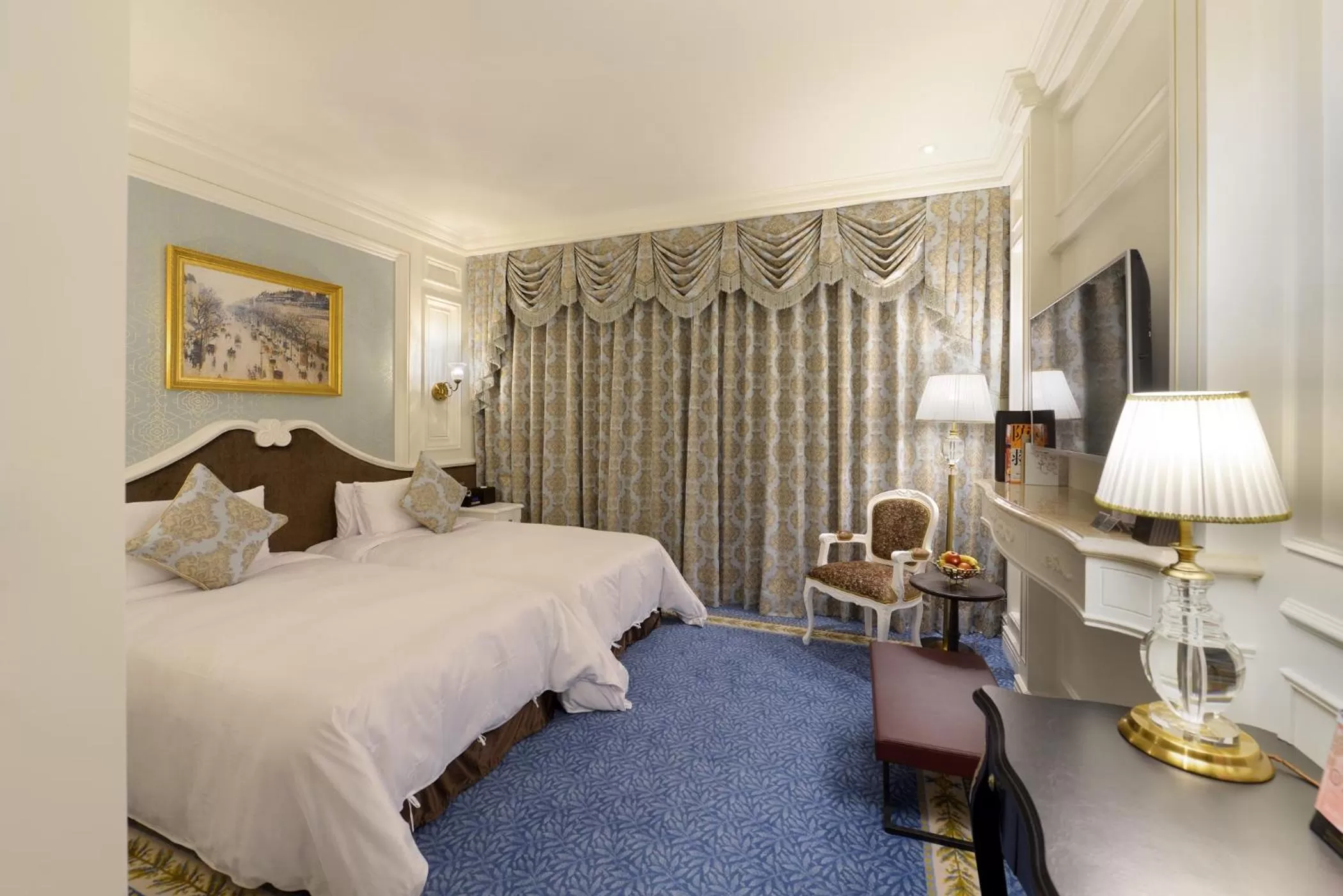 Photo of the whole room, Bed in Golden Tulip RS Boutique Hotel-Tainan