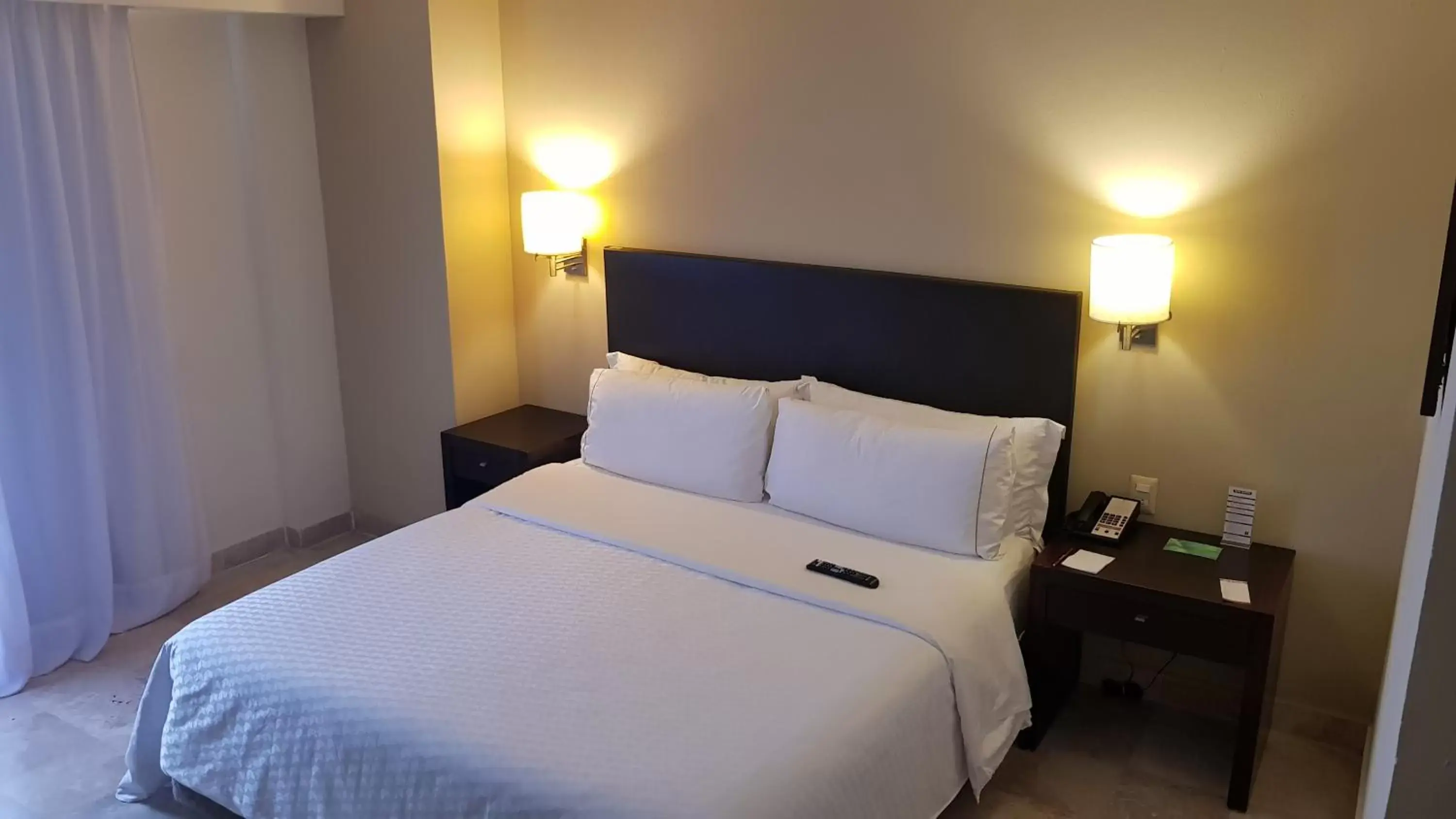 Superior King Room in Fiesta Inn Coatzacoalcos Superior King Room in Fiesta Inn Coatzacoalcos