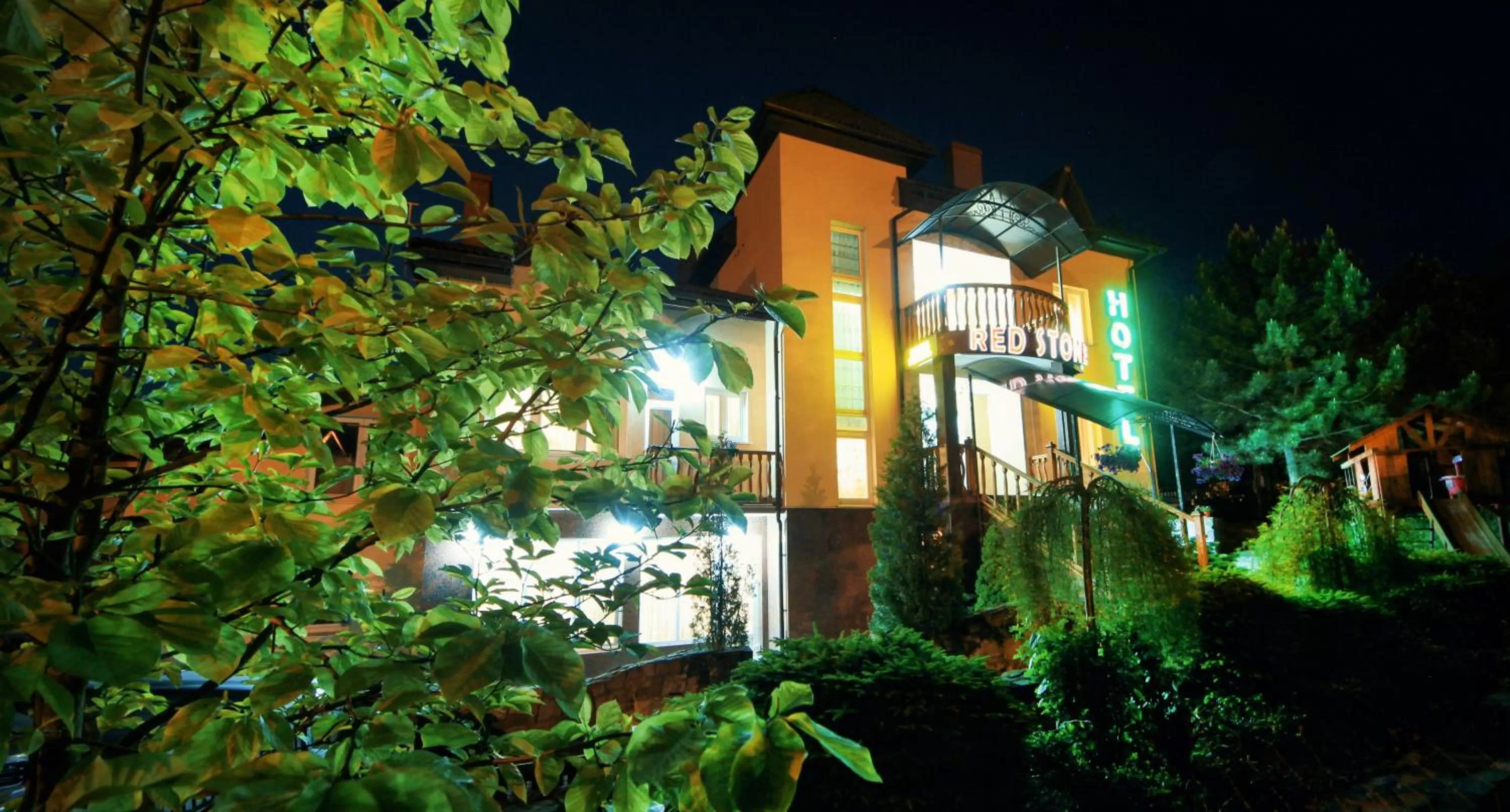 Property building, Garden in Red Stone