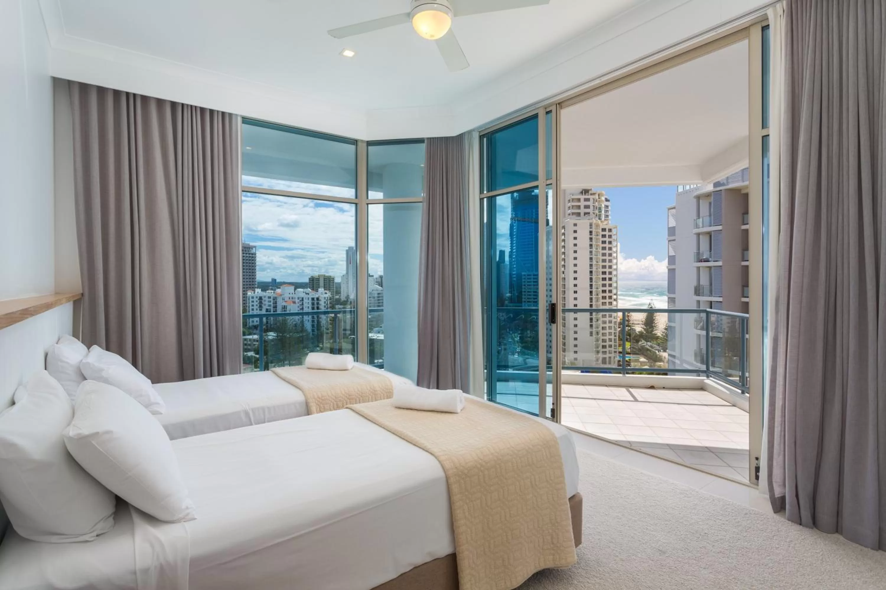 Bedroom, Bed in Oceana On Broadbeach