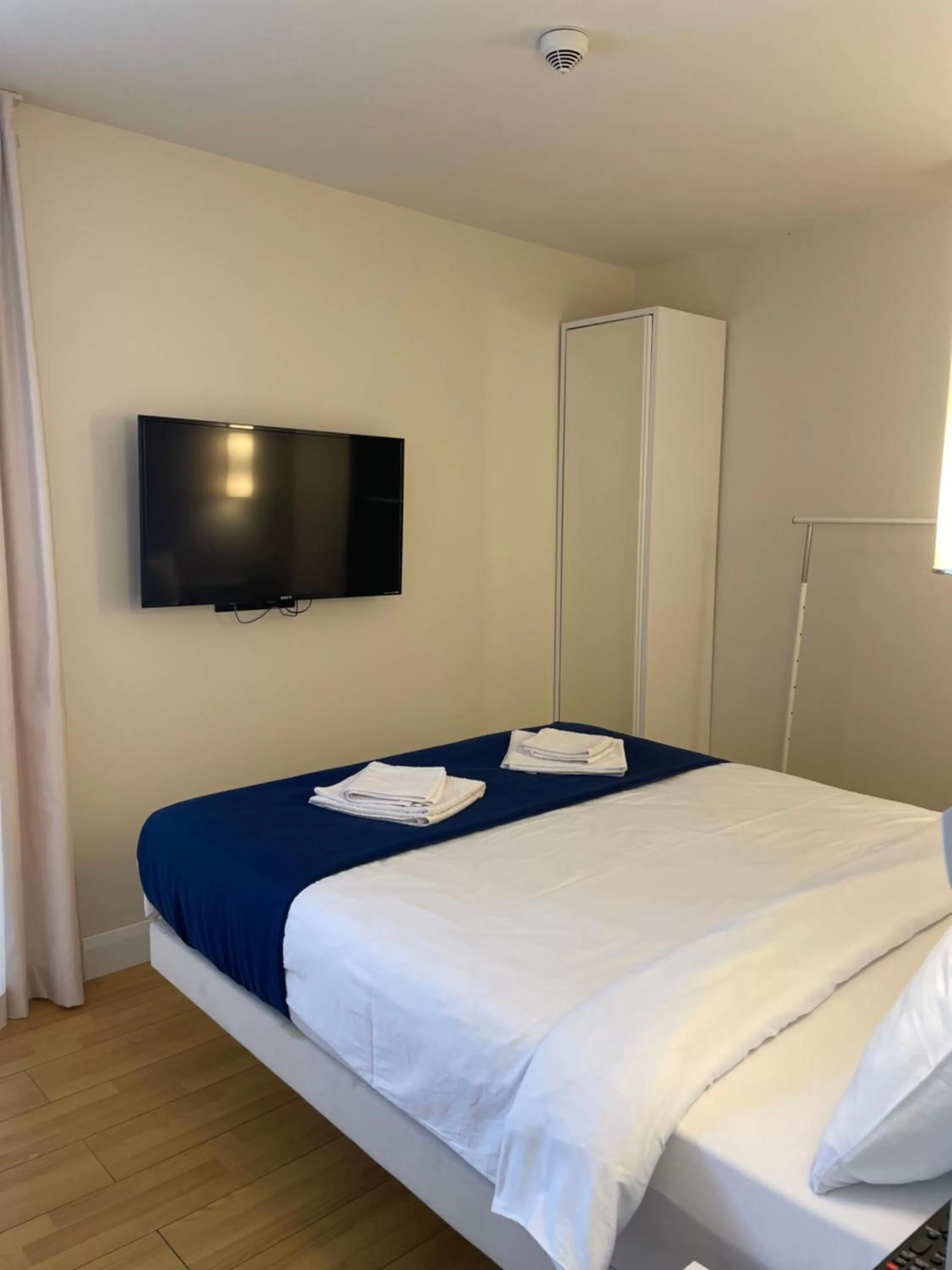 Communal lounge/ TV room, Bed in APARTHOTEL in City Batumi