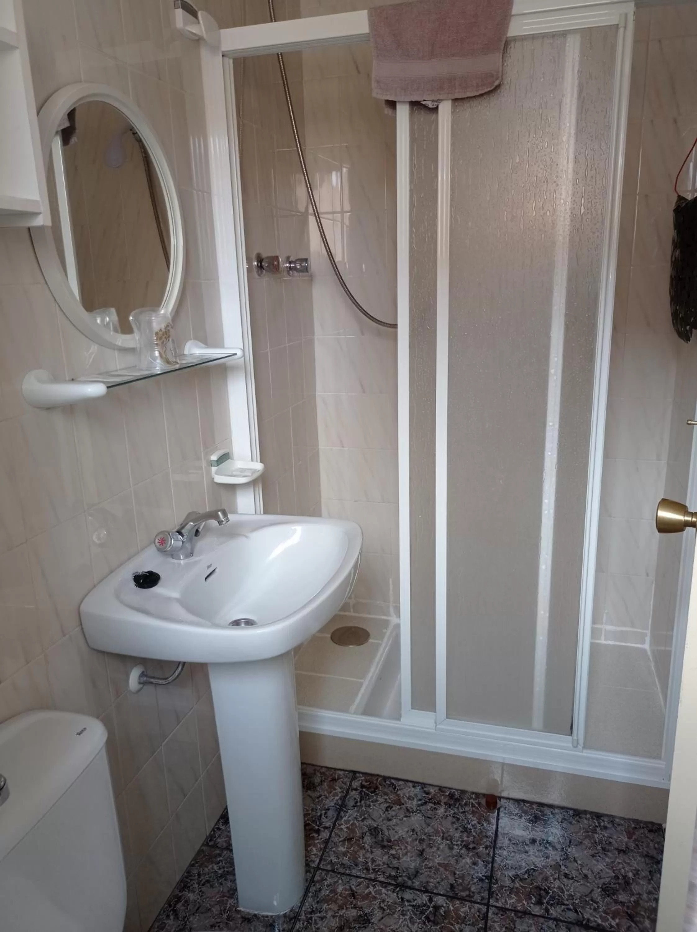 Bathroom in Hotel Arce