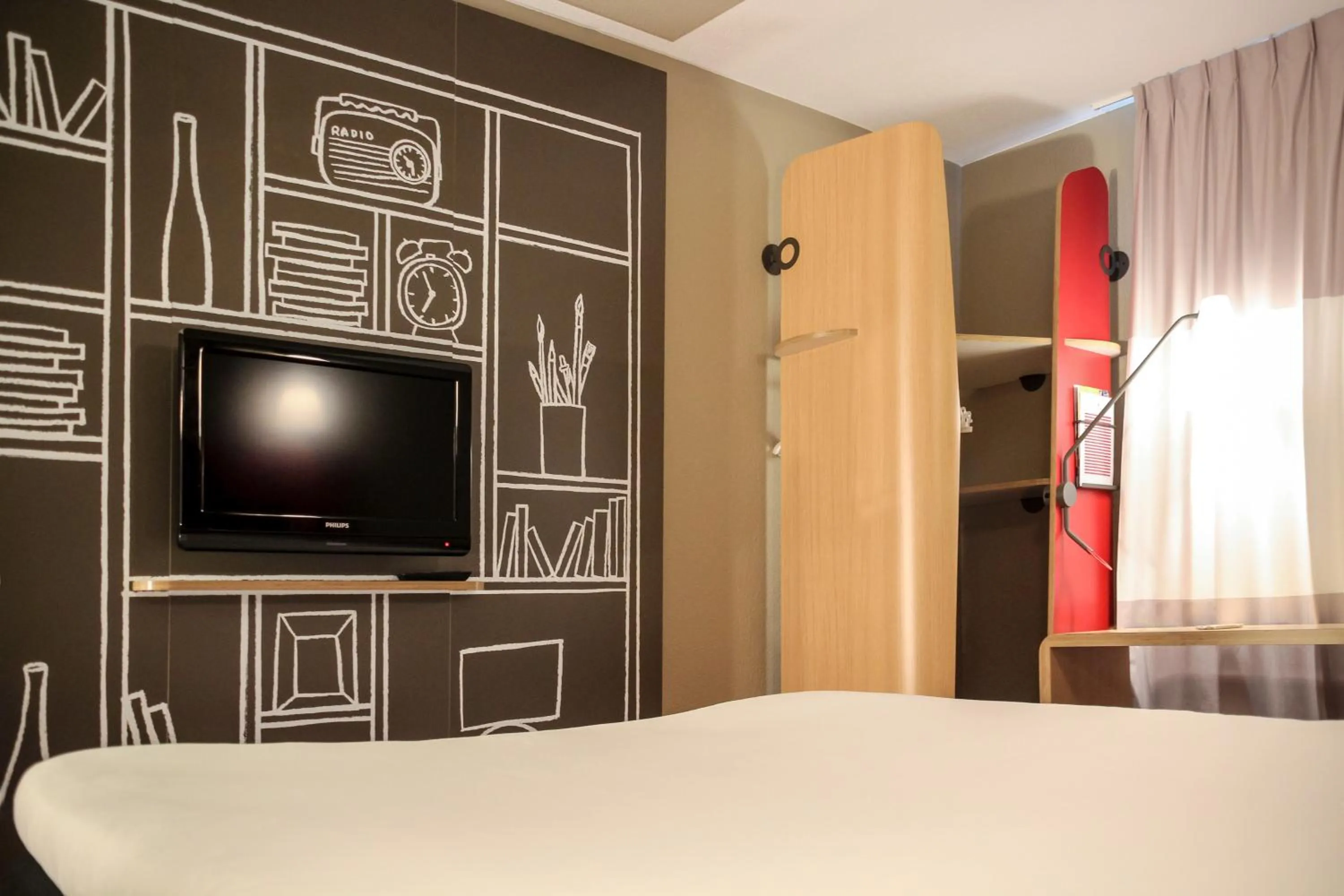 TV and multimedia, Bed in ibis Paris Place d’Italie 13ème