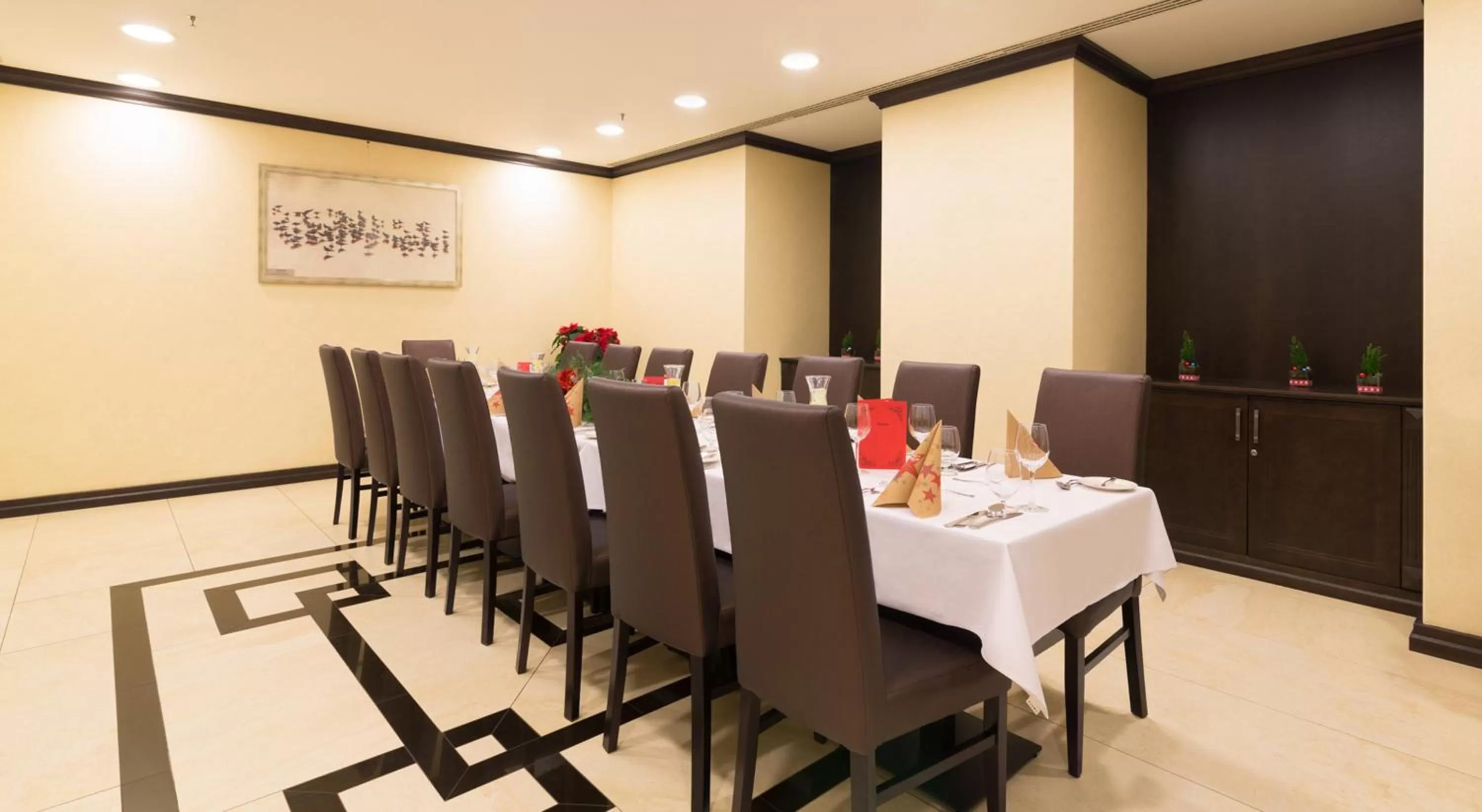 Restaurant/places to eat in Holiday Inn Krakow City Centre by IHG