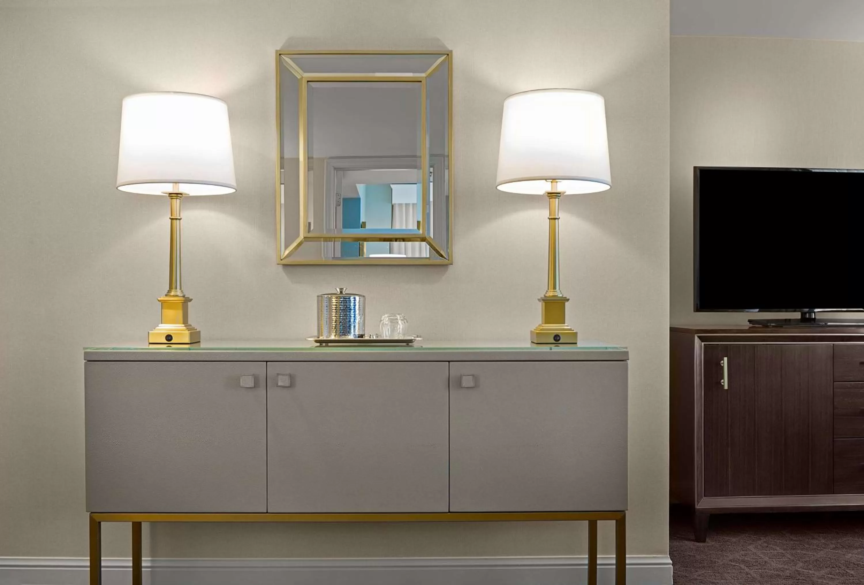 Photo of the whole room in The Royal Sonesta Chase Park Plaza St Louis