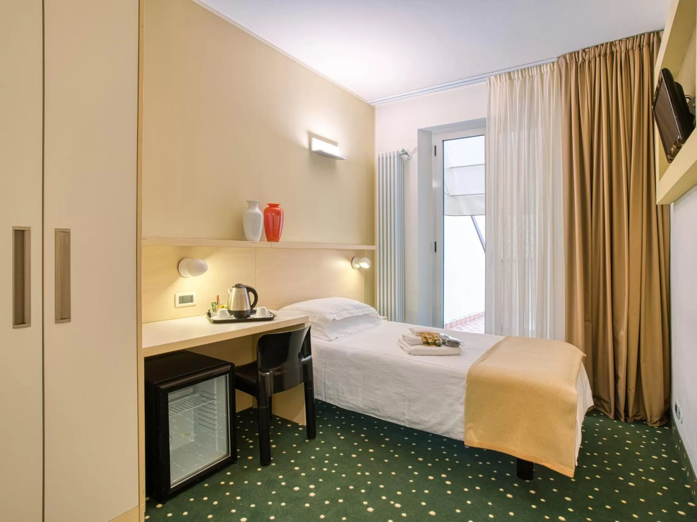 Bedroom, Bed in Hotel Piroscafo