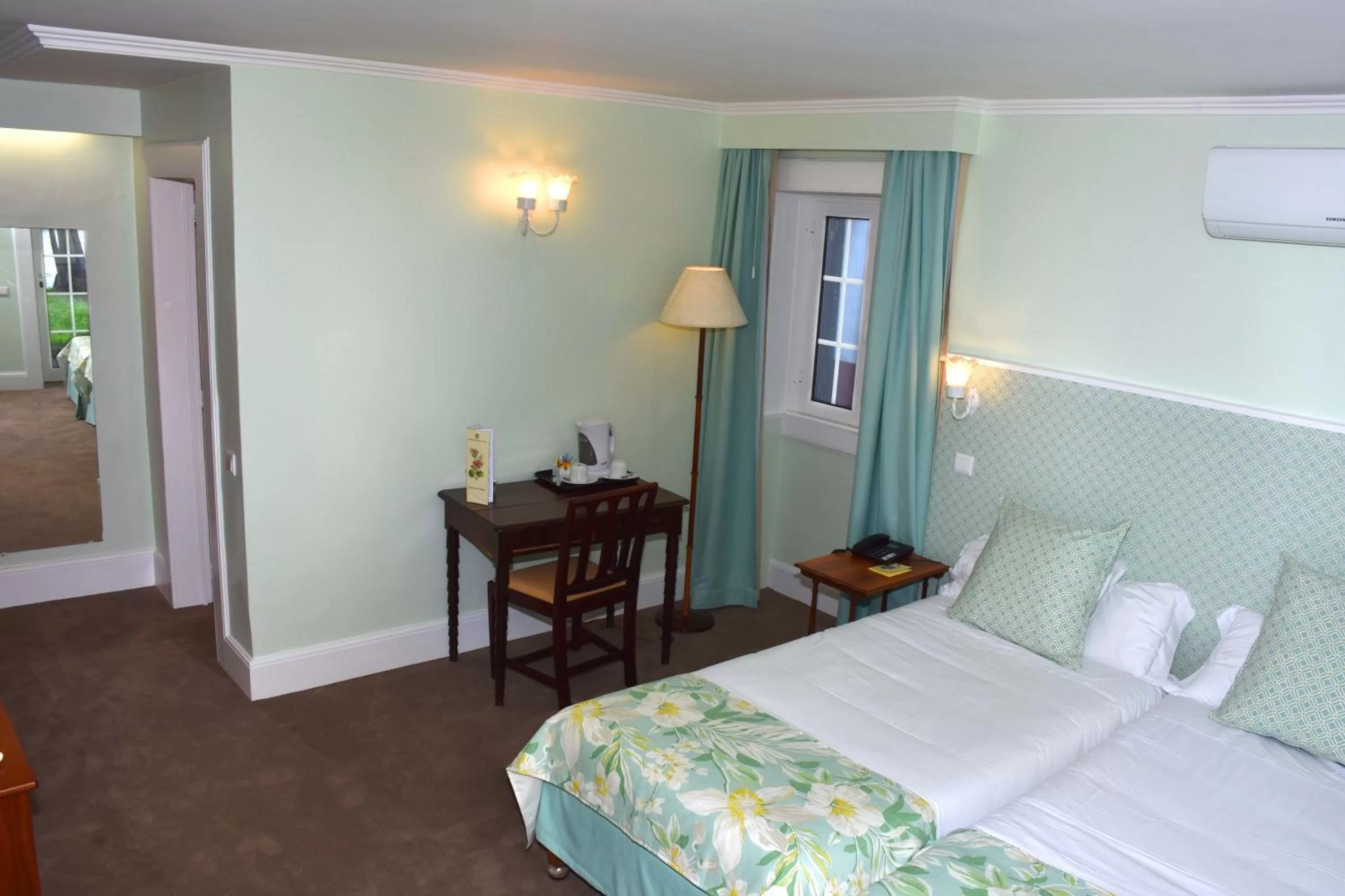 Photo of the whole room, Bed in Quinta Da Penha De Franca