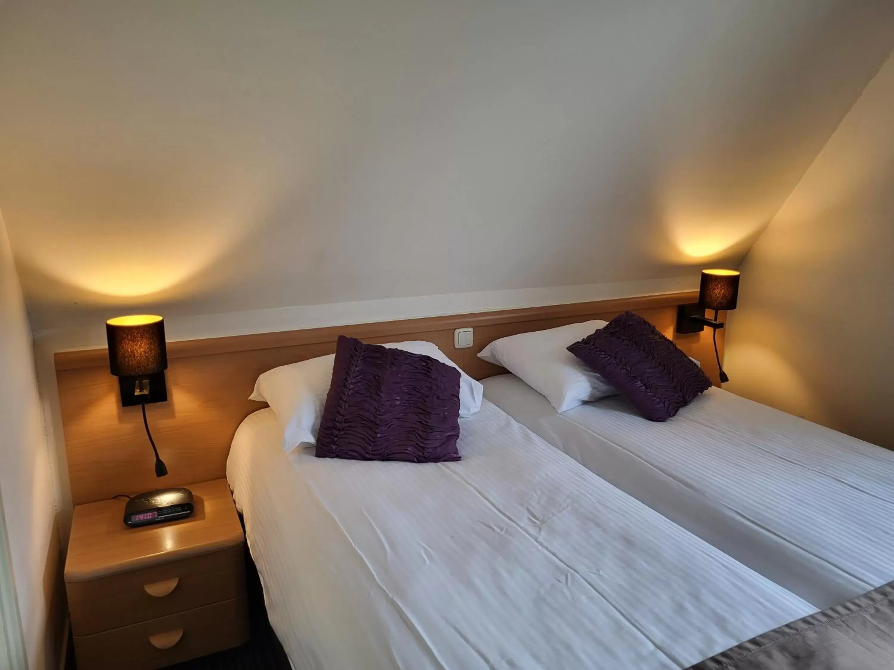 Twin Room with River View in De Gouden Molen Twin Room with River View in De Gouden Molen