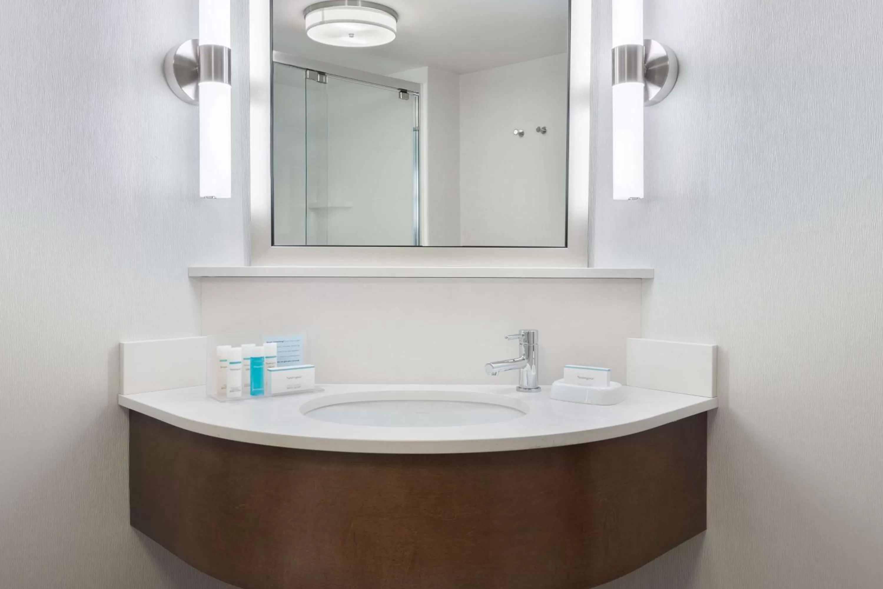 Bathroom in Hampton Inn Boston / Marlborough