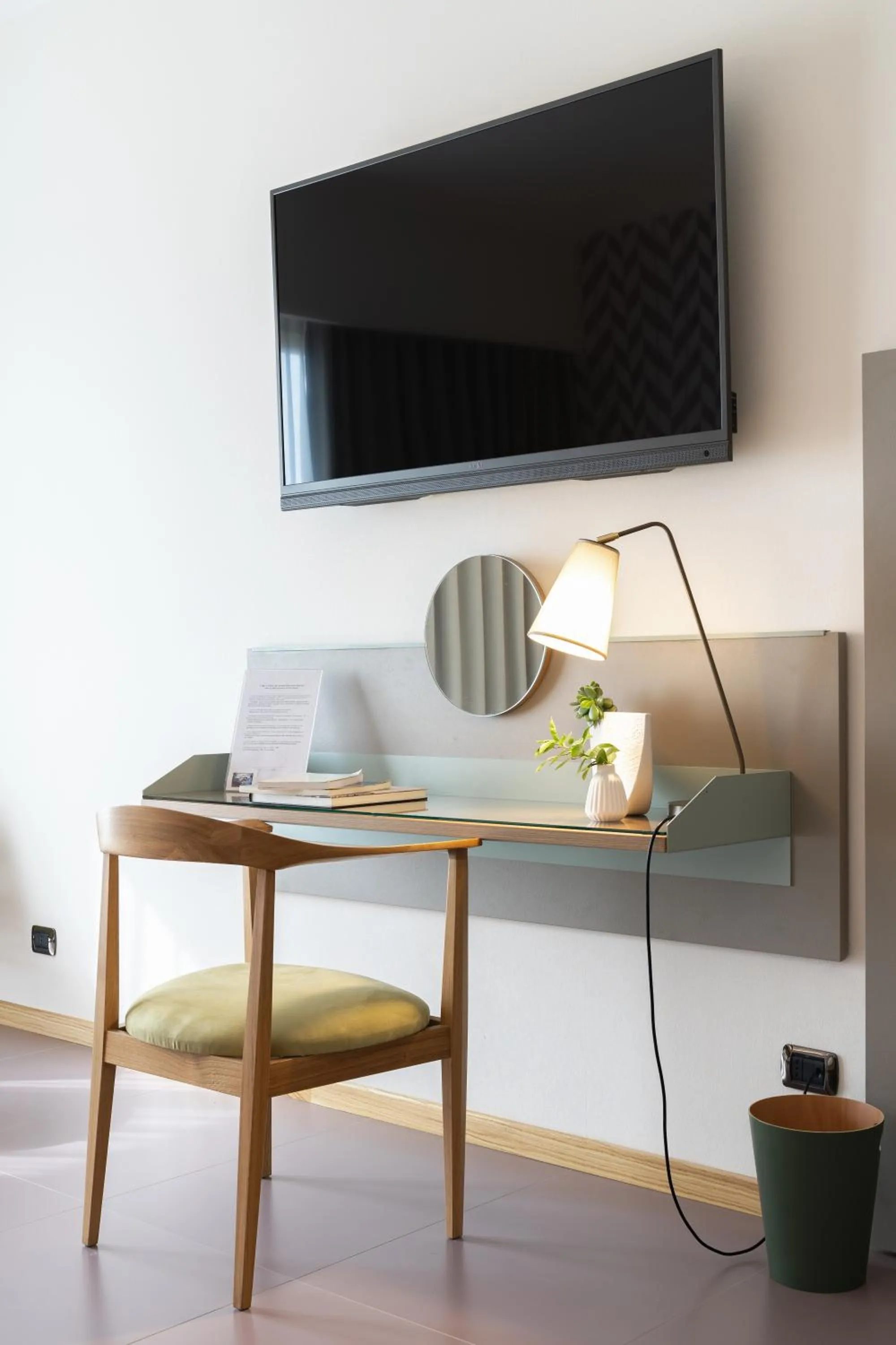 TV and multimedia in Reginna Palace Hotel