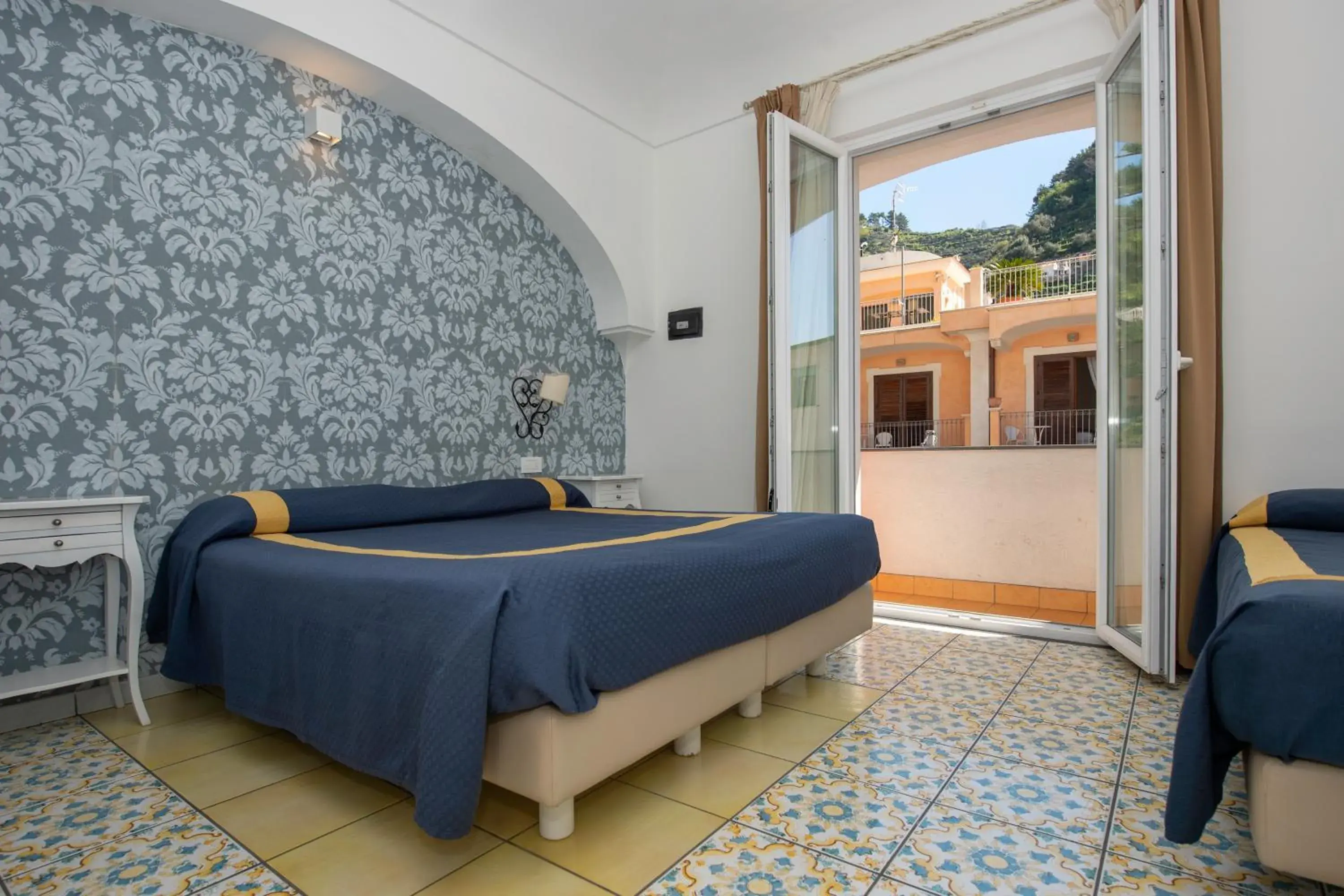 Standard Triple Room in Hotel7Bello Standard Triple Room in Hotel7Bello