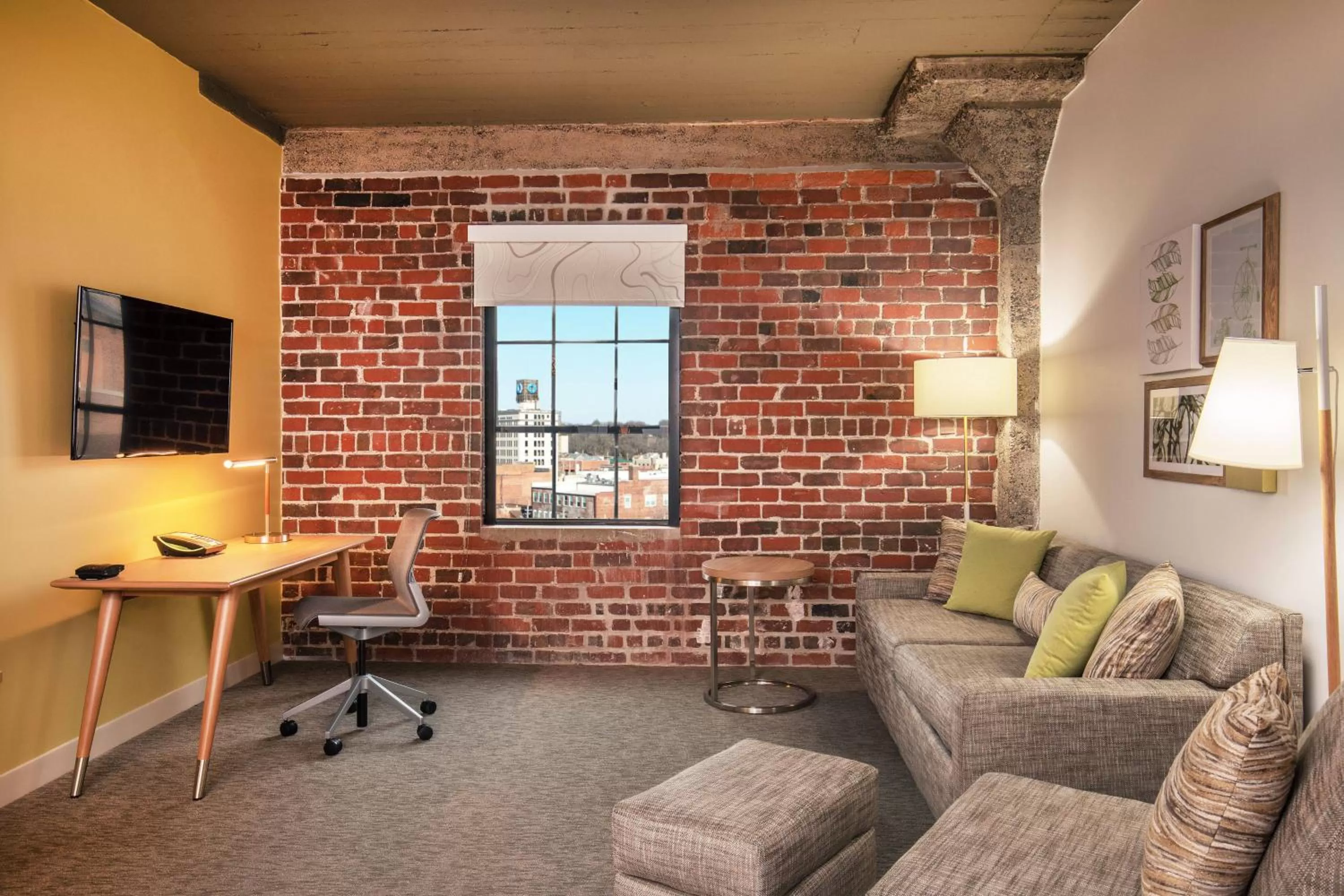 Executive Suite, King, Alternate bed: sofa bed in Element Moline