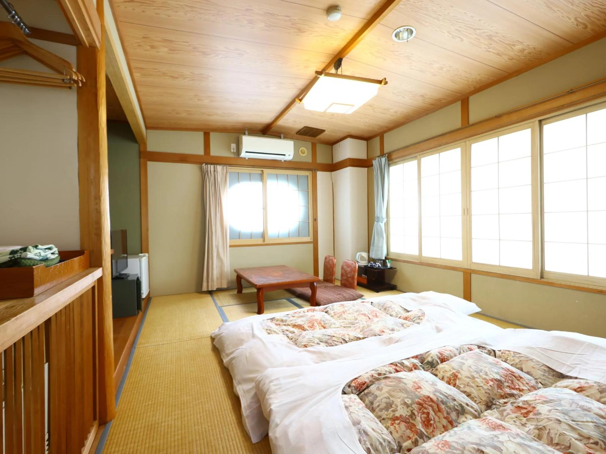 Photo of the whole room, Bed in Hotel Yudanaka