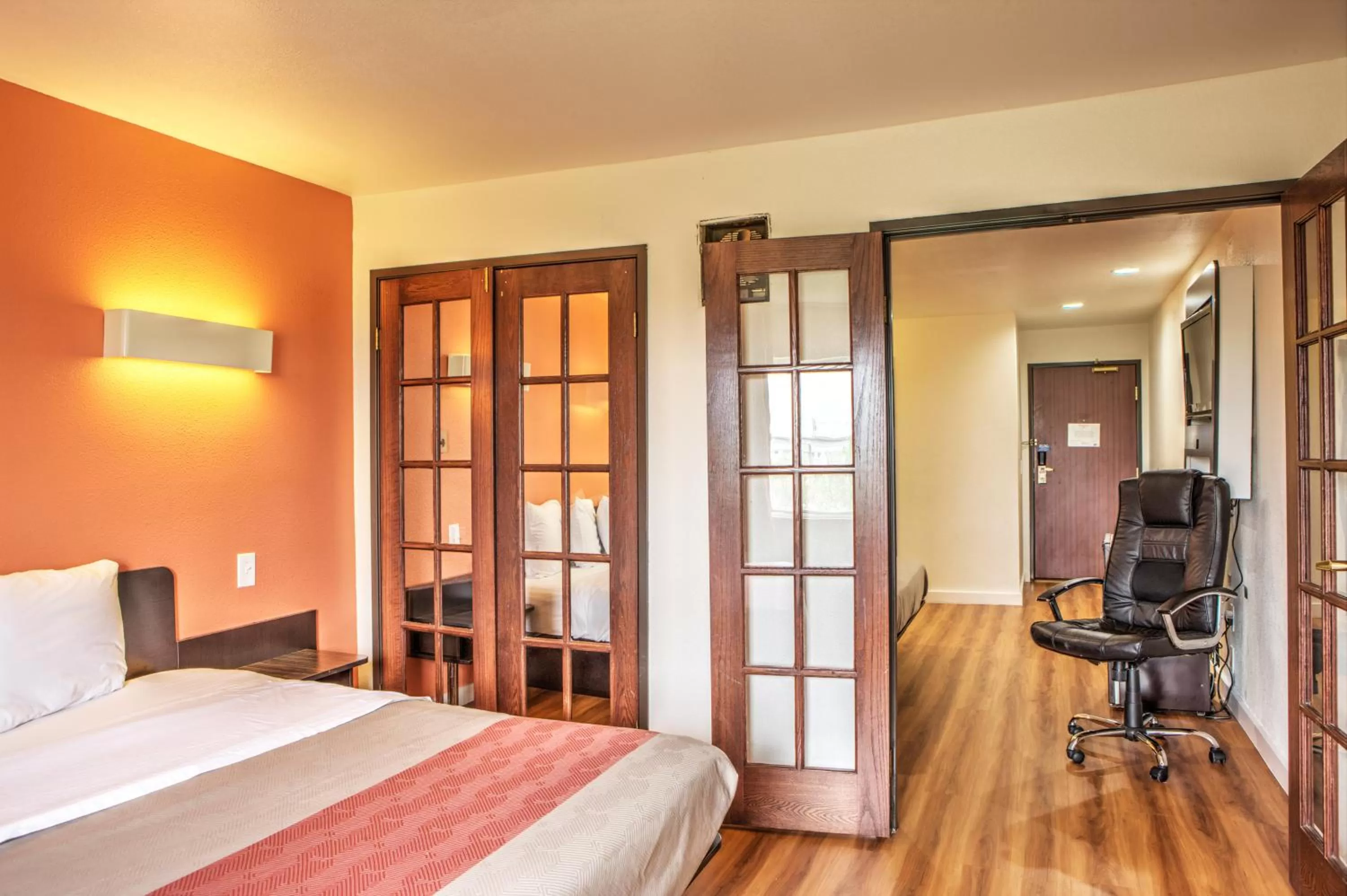 Bedroom, Bed in Motel 6-Dallas, TX - Northwest