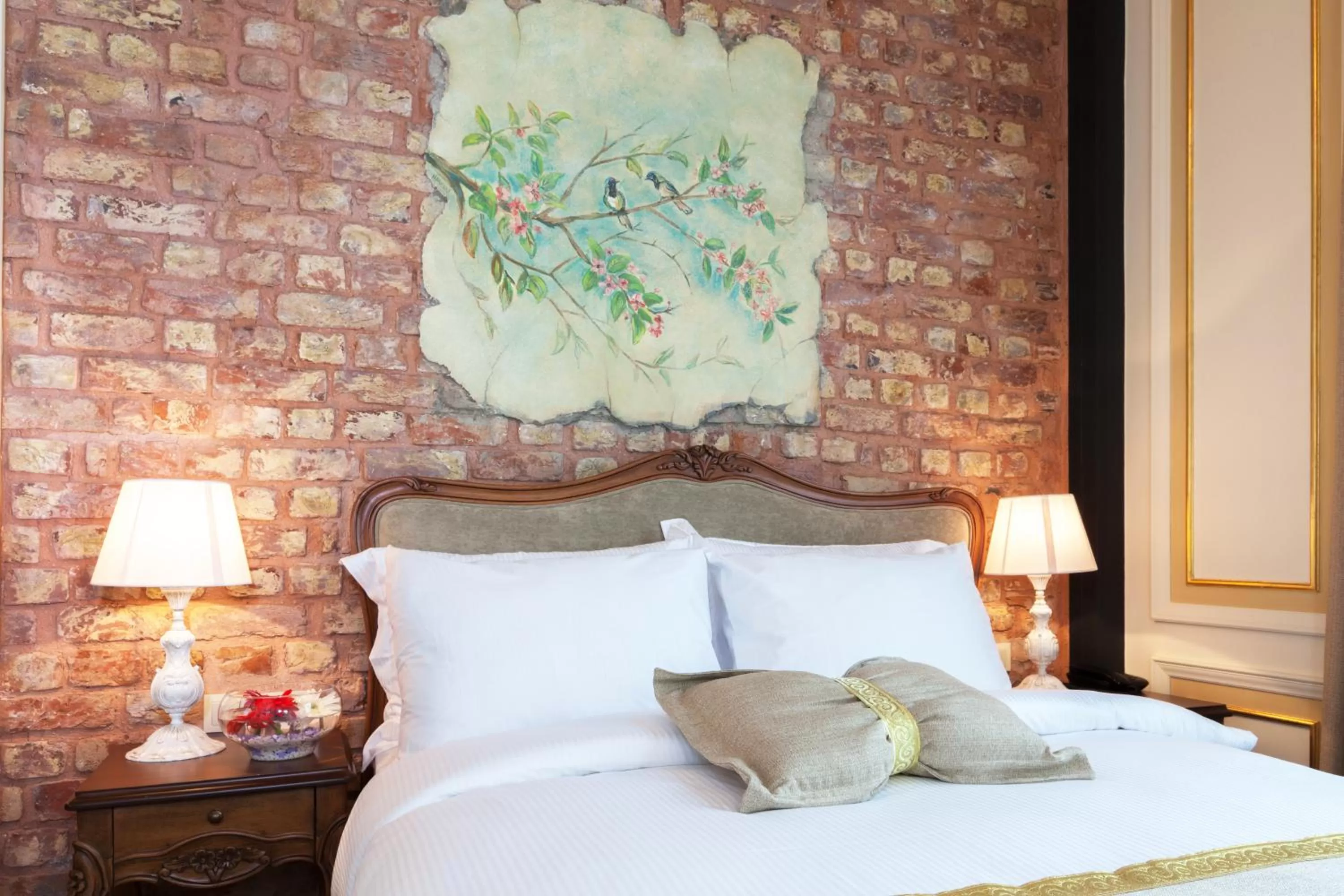 TV and multimedia, Bed in Hotel Pera Parma