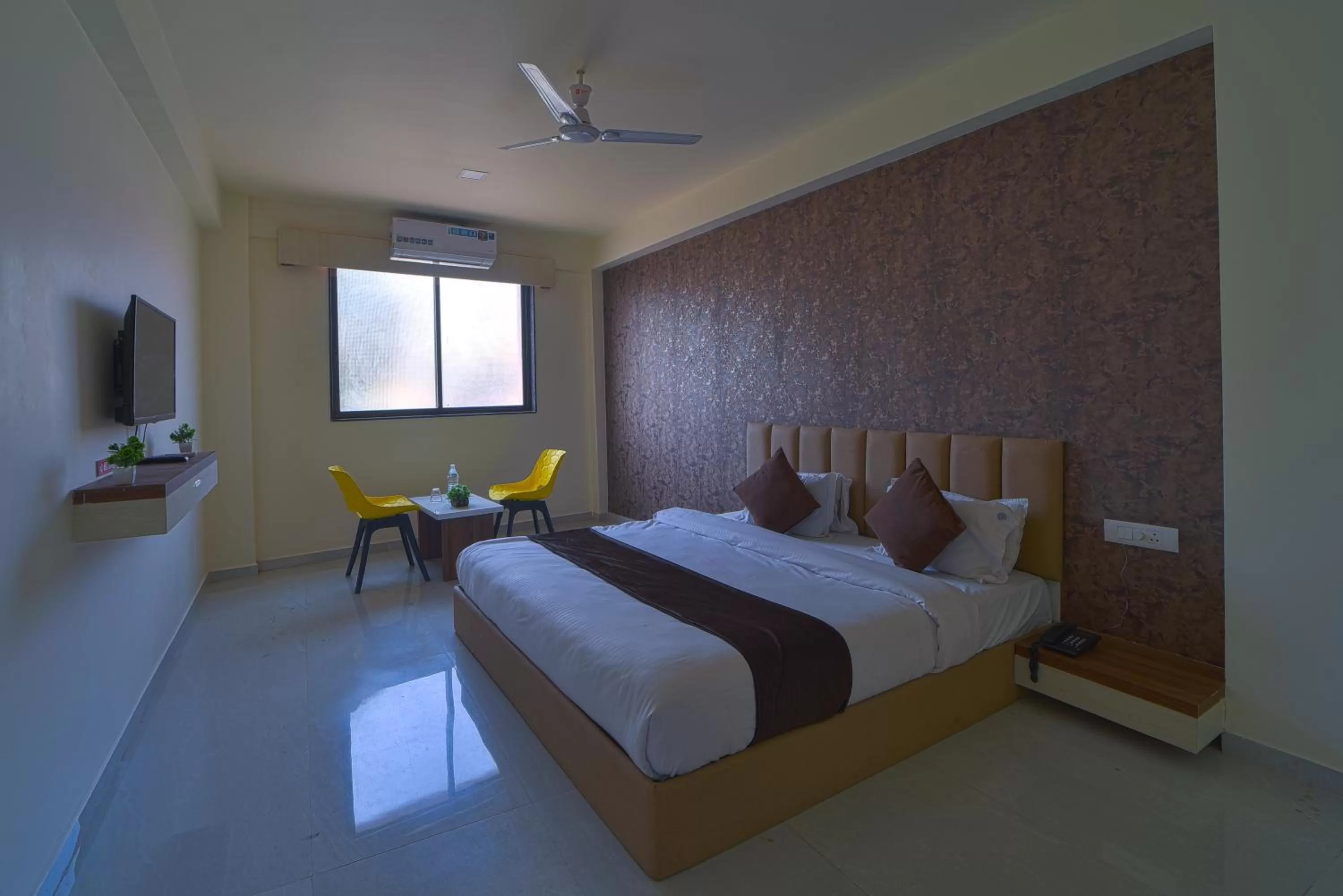 Bed in Hotel Jurkis, Kolhapur