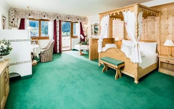 Bed in Hotel Sassongher