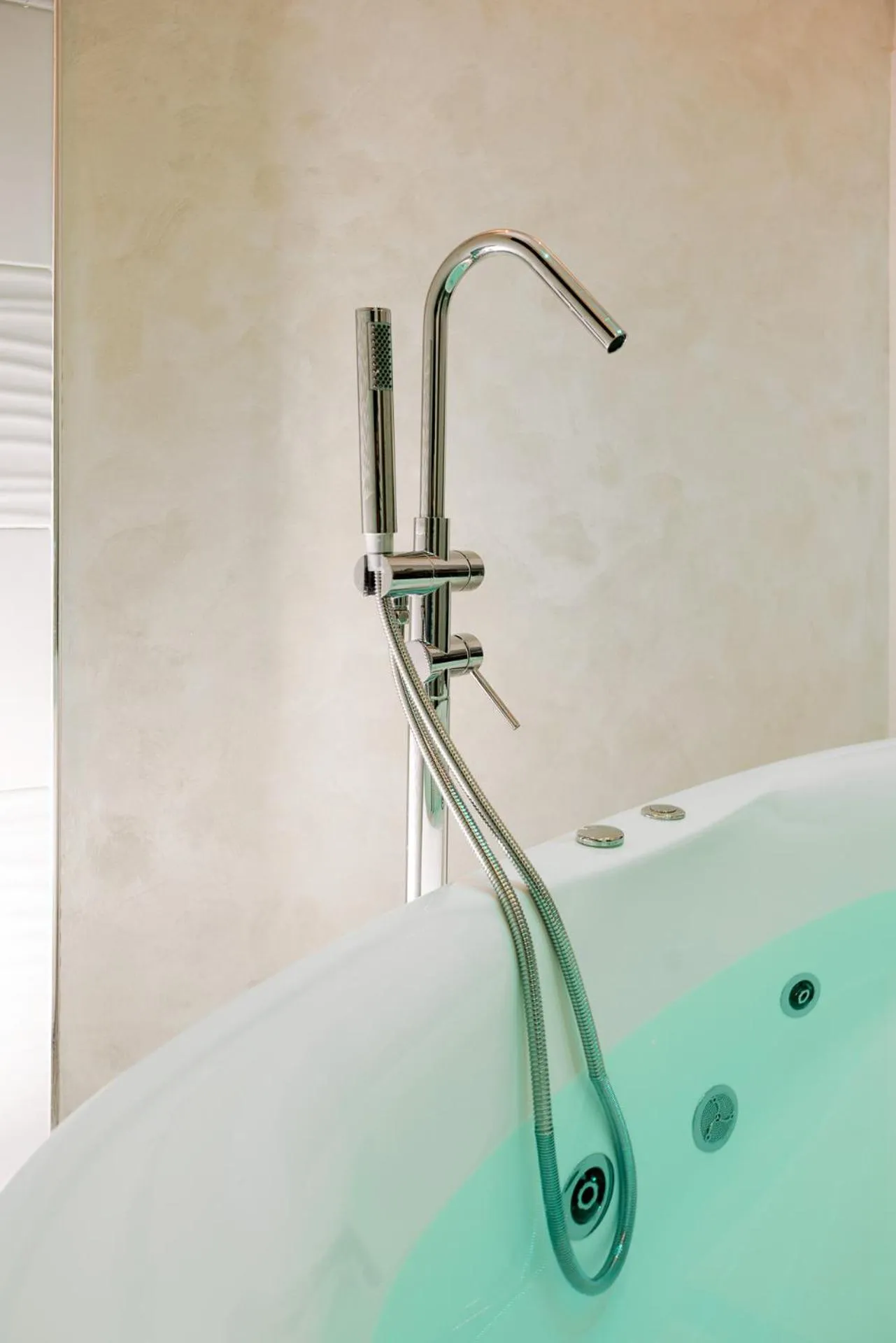 Bath in Albergo Rossini 1936 Small & Charming