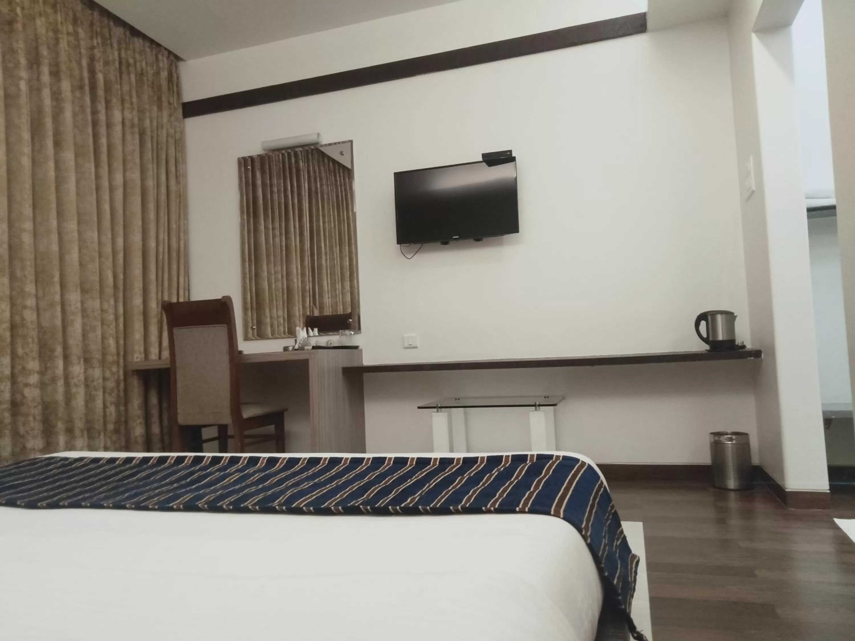 TV and multimedia, Bed in Hotel Udayanraje Palace