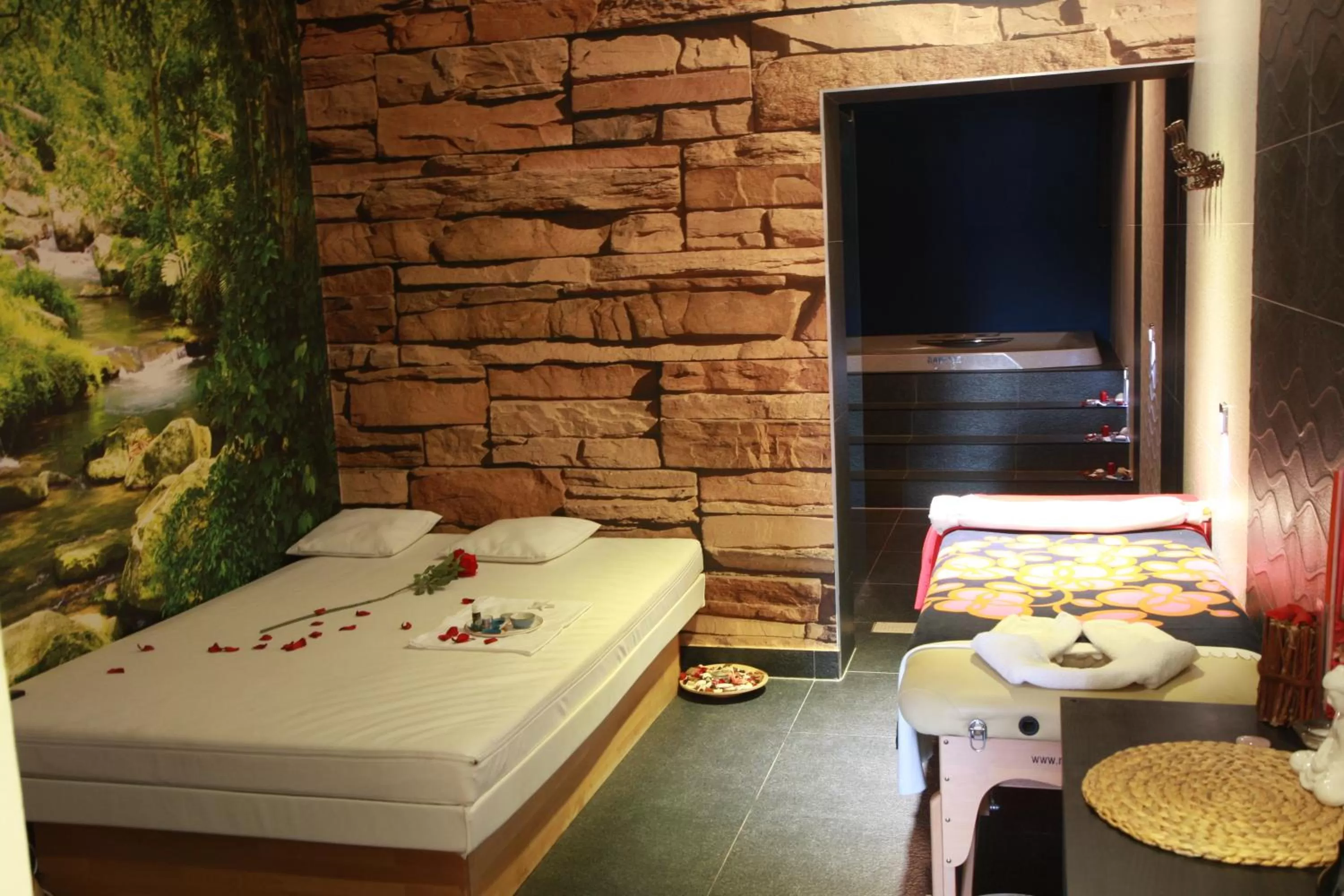 Massage, Bed in Relax hotel Valaška