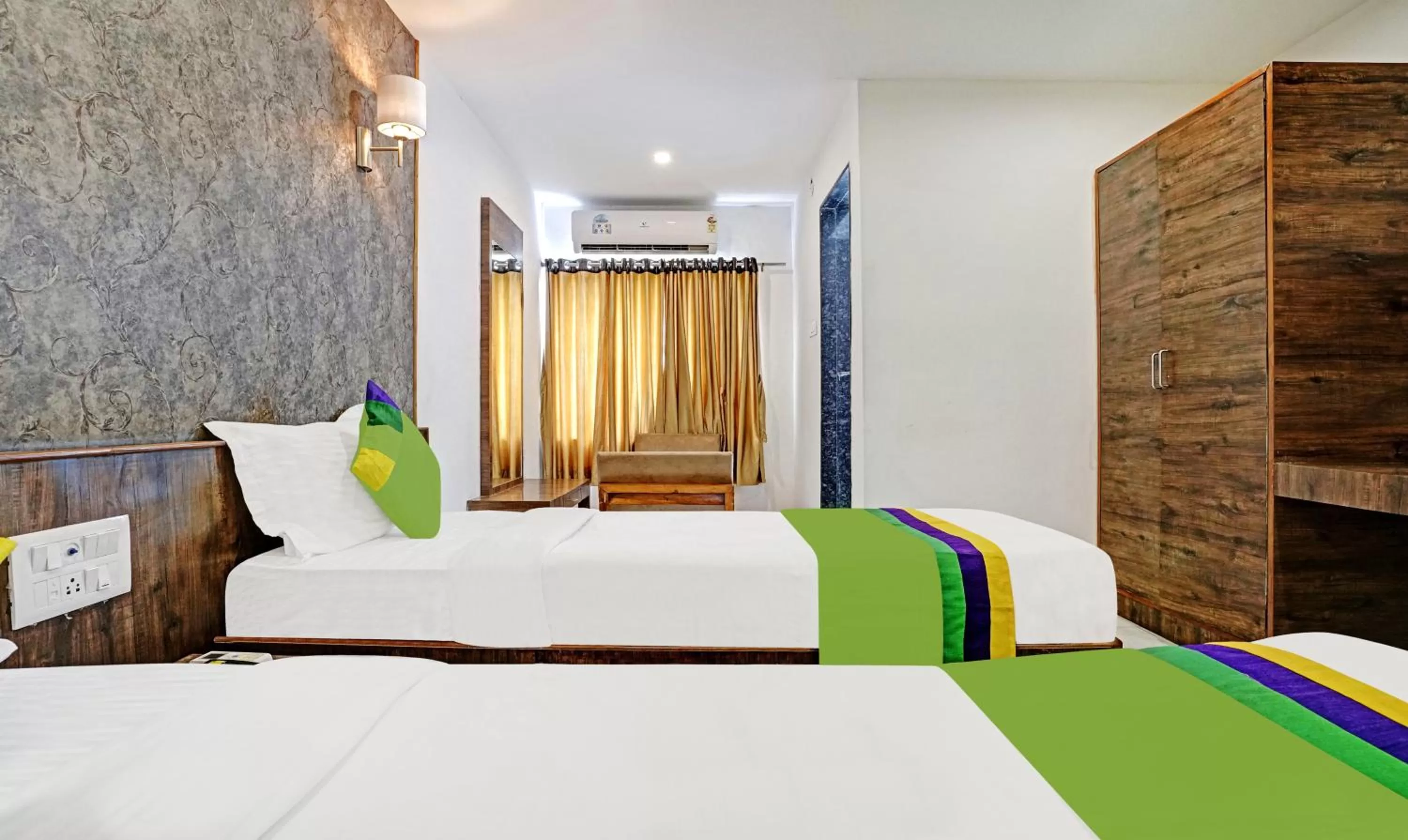 Bedroom, Bed in Treebo Varsha Palace