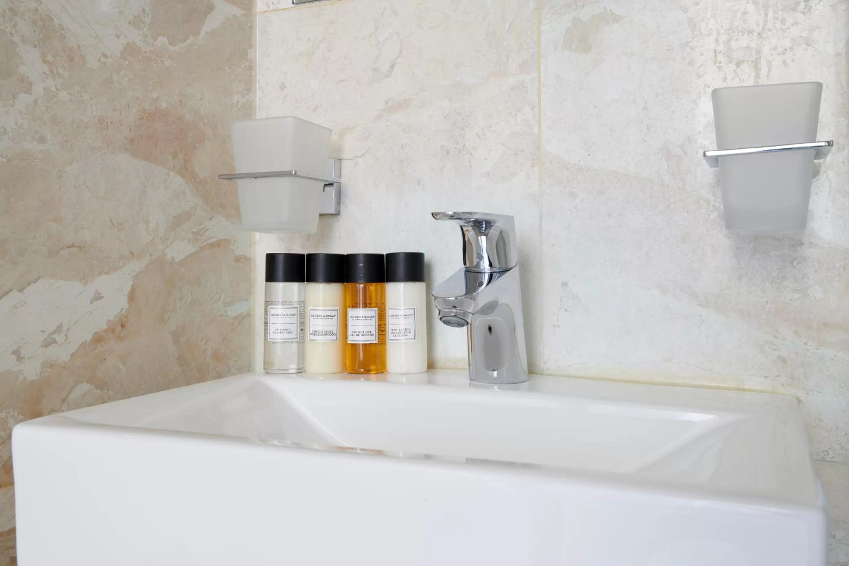 Bathroom in Sonder Edgware Road