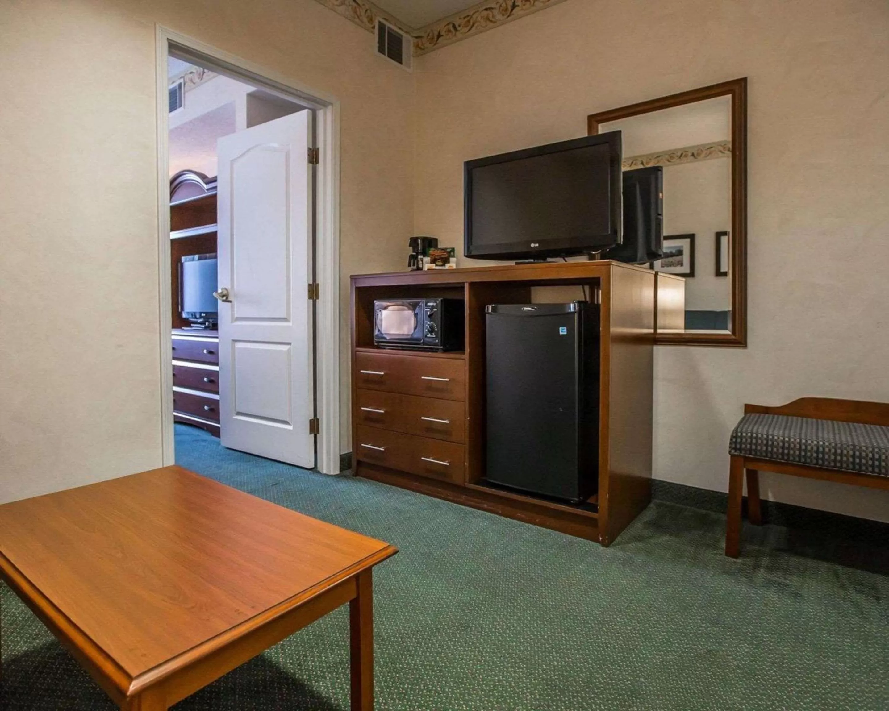 Photo of the whole room in Quality Inn & Suites Dixon near I-88