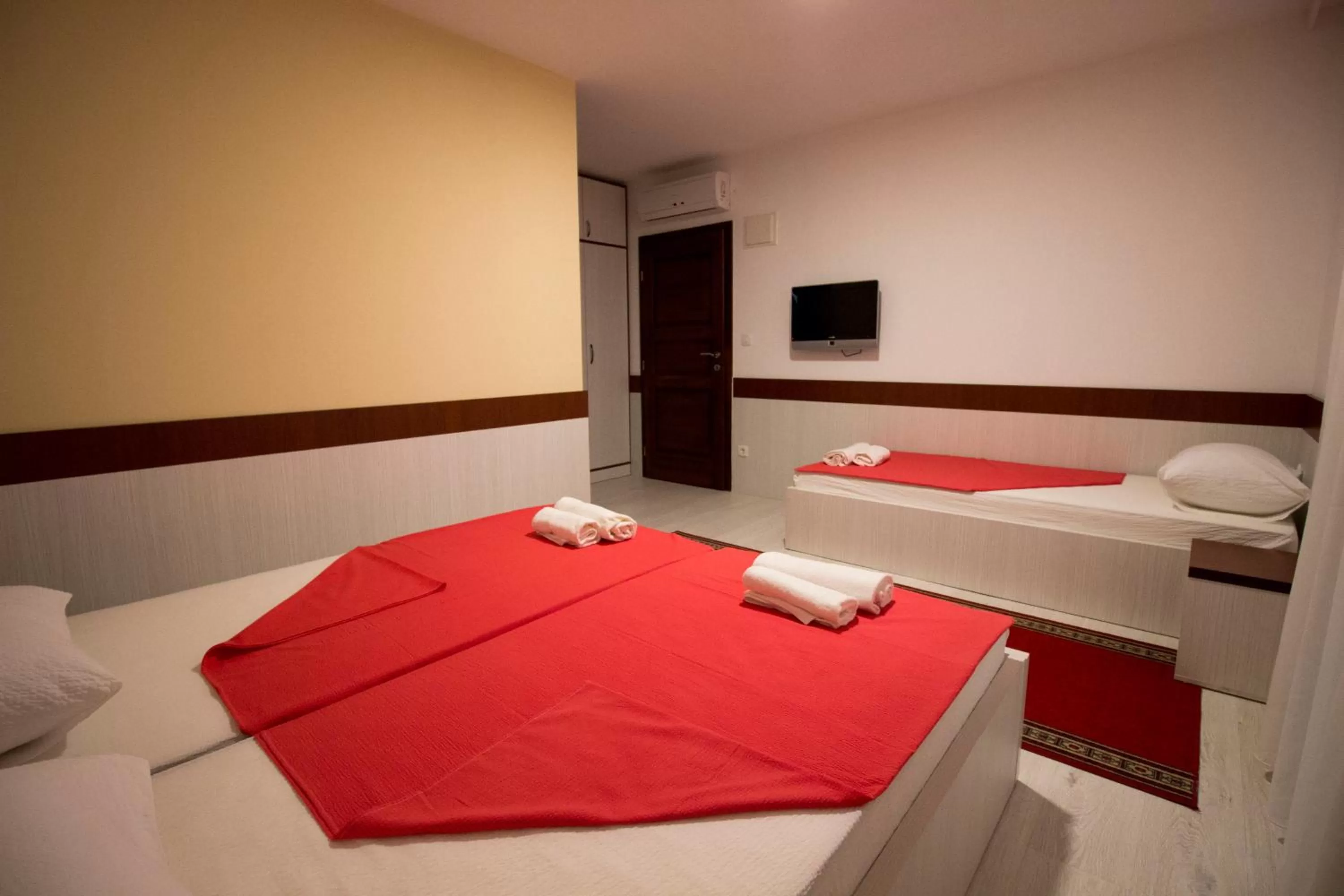 TV and multimedia, Bed in Villa Bojcic