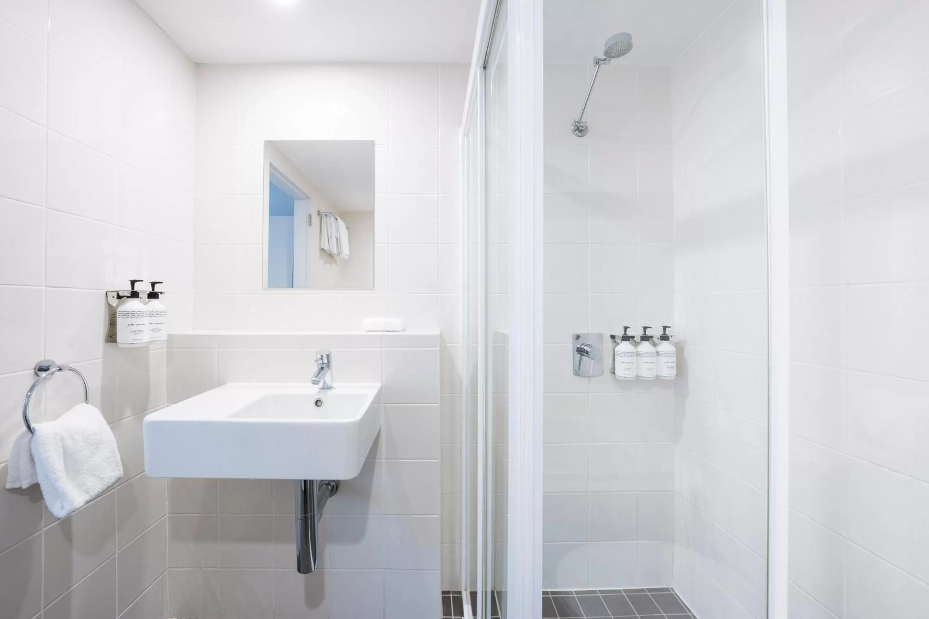 Bathroom in Travelodge Hotel Hobart