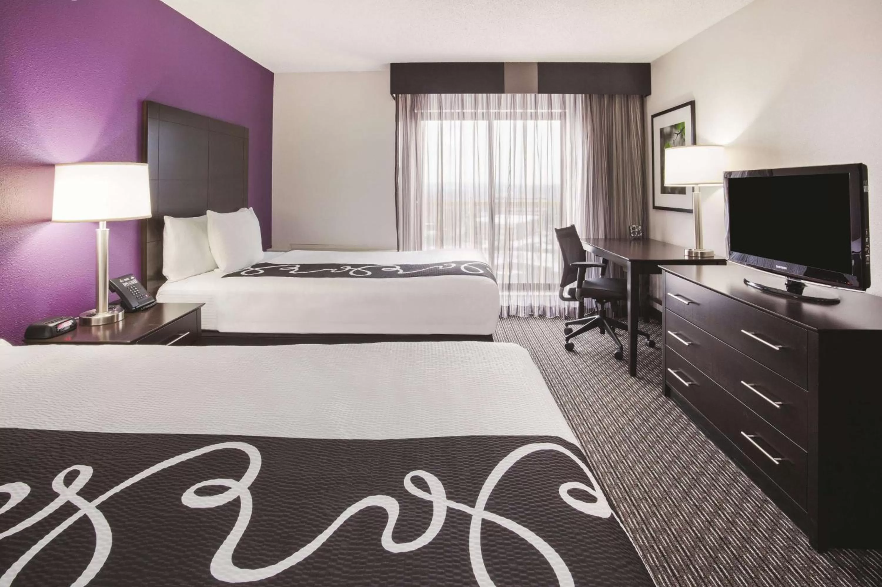 Photo of the whole room, Bed in La Quinta by Wyndham Minneapolis Bloomington W - FREE AIRPORT SHUTTLE