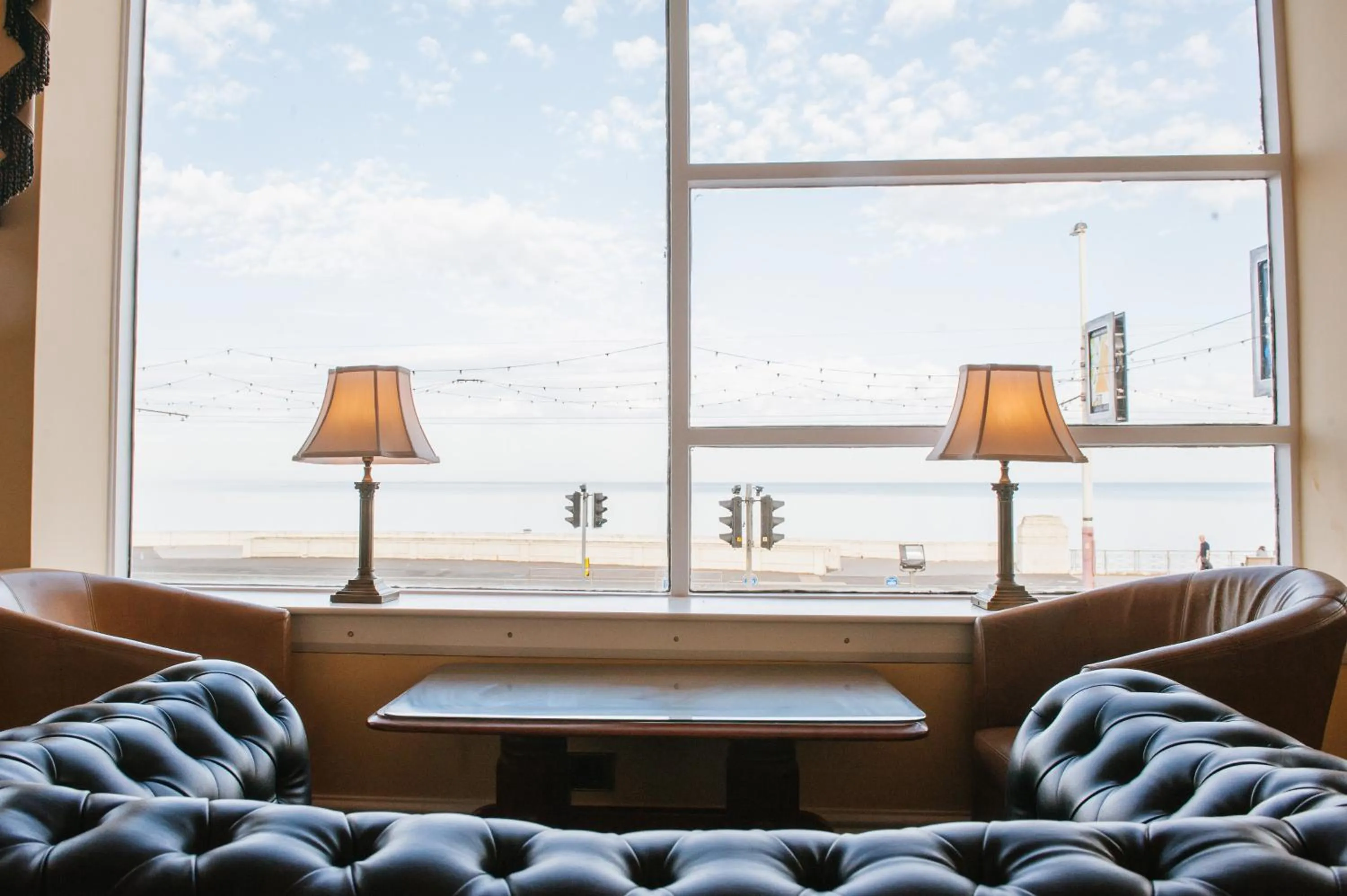 Communal lounge/ TV room in Park House Hotel