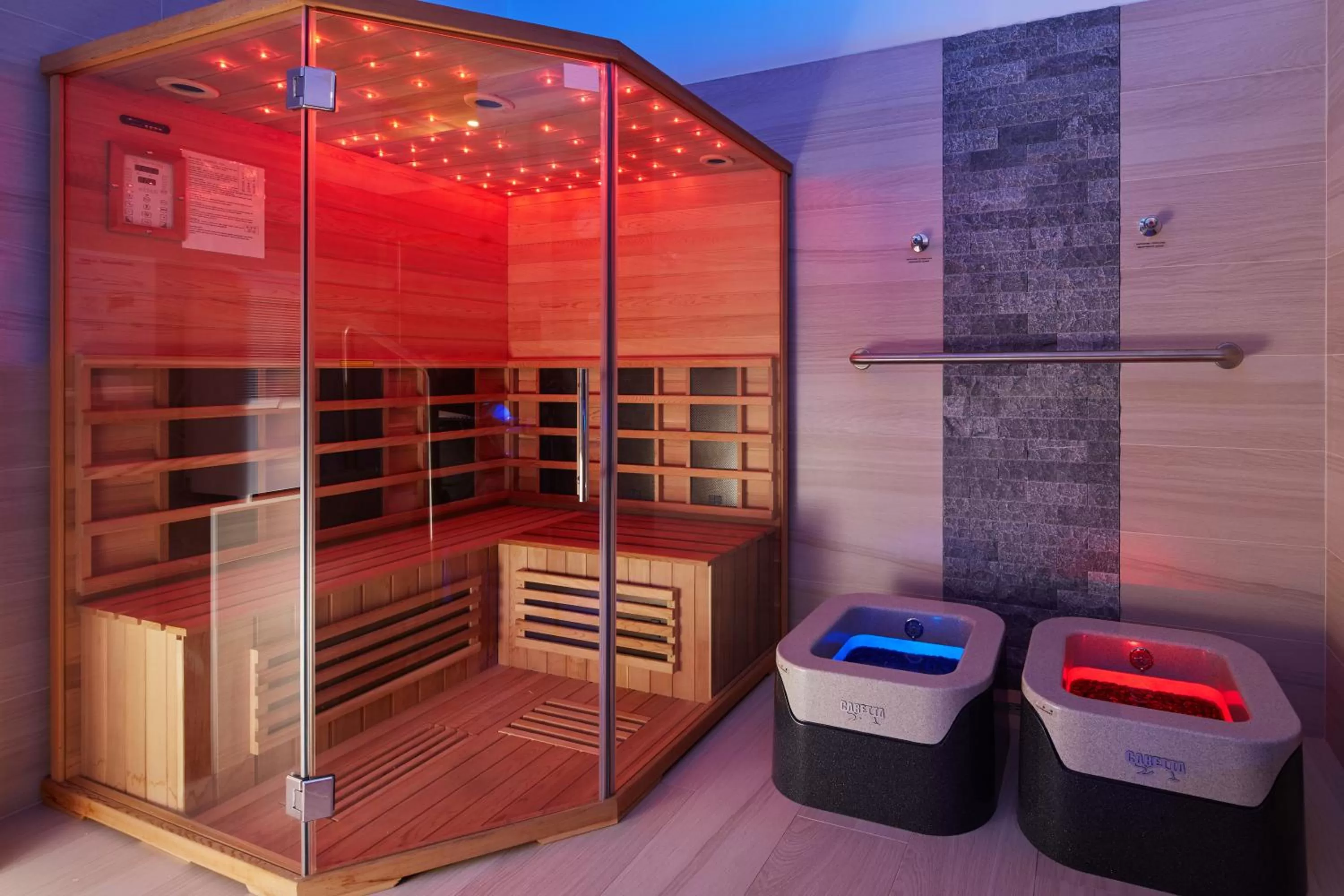 Hot Tub in Hotel Nikolas