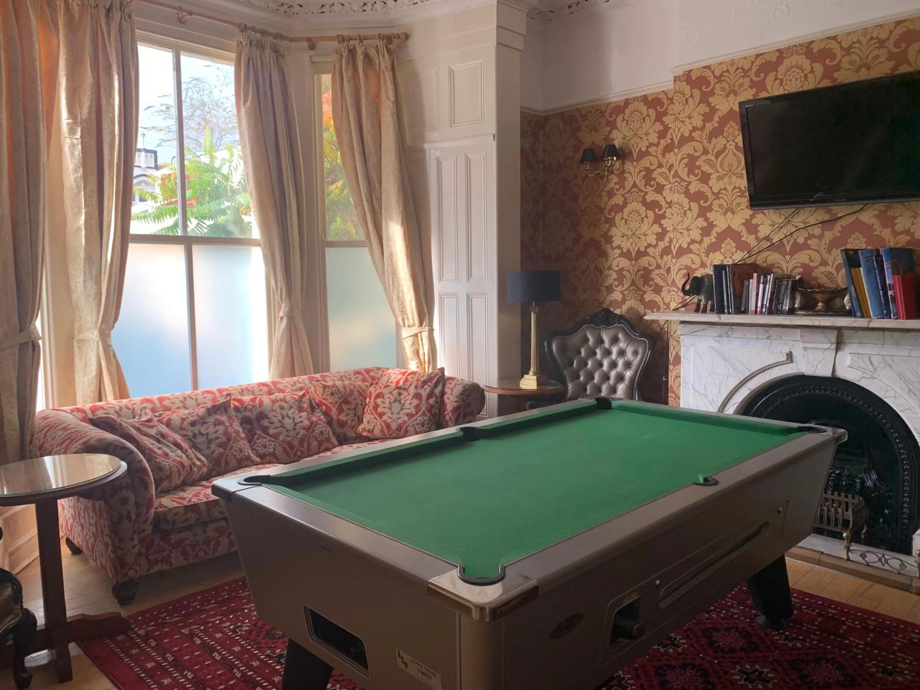 Billiard in Beech Mount Hotel - Free Parking