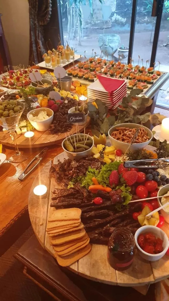 Food and drinks, Food in Umuzi Guest House