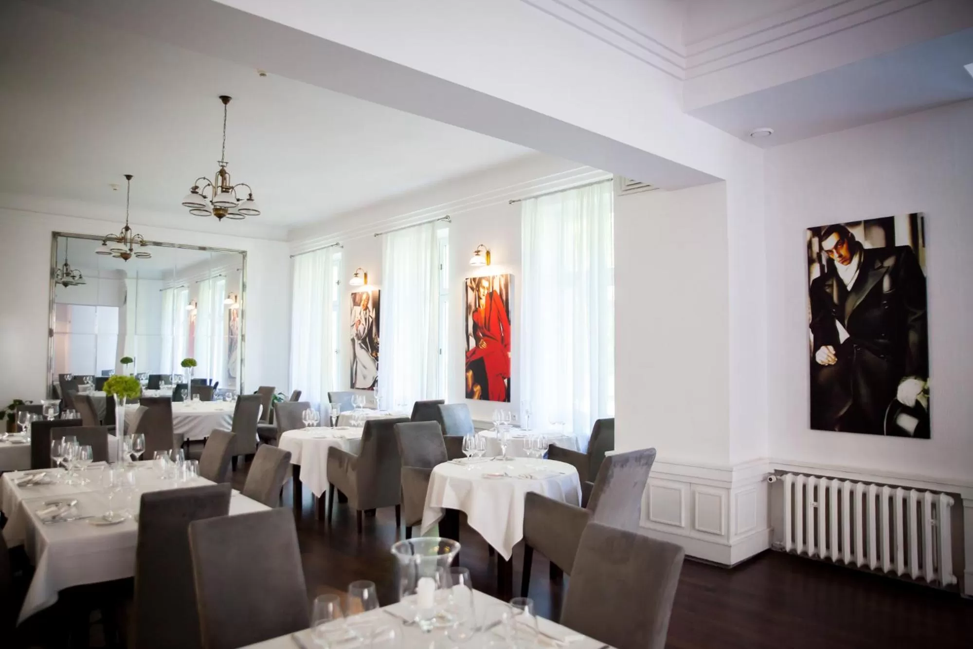 Restaurant/places to eat in Matejki 8