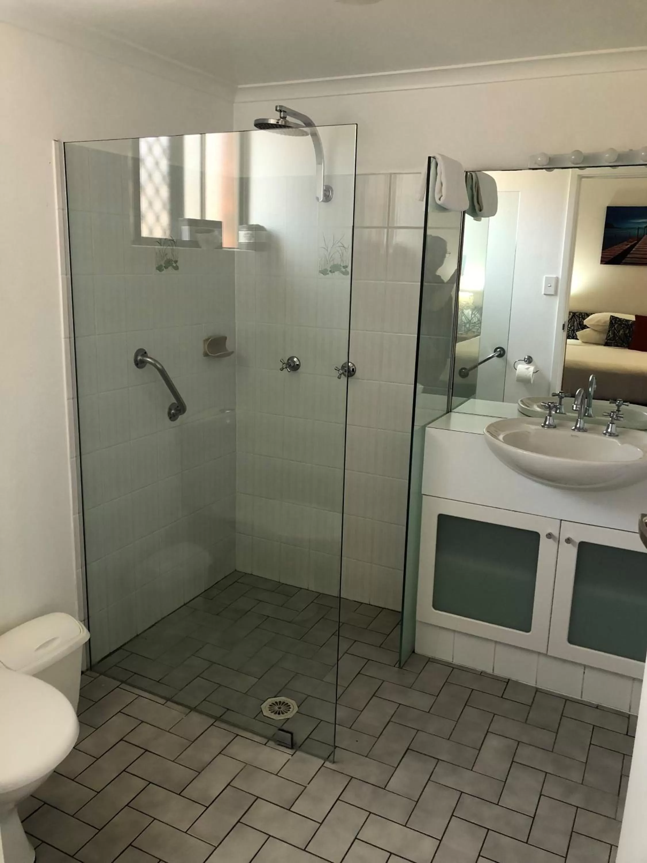 Avaleen Lodge Motor Inn