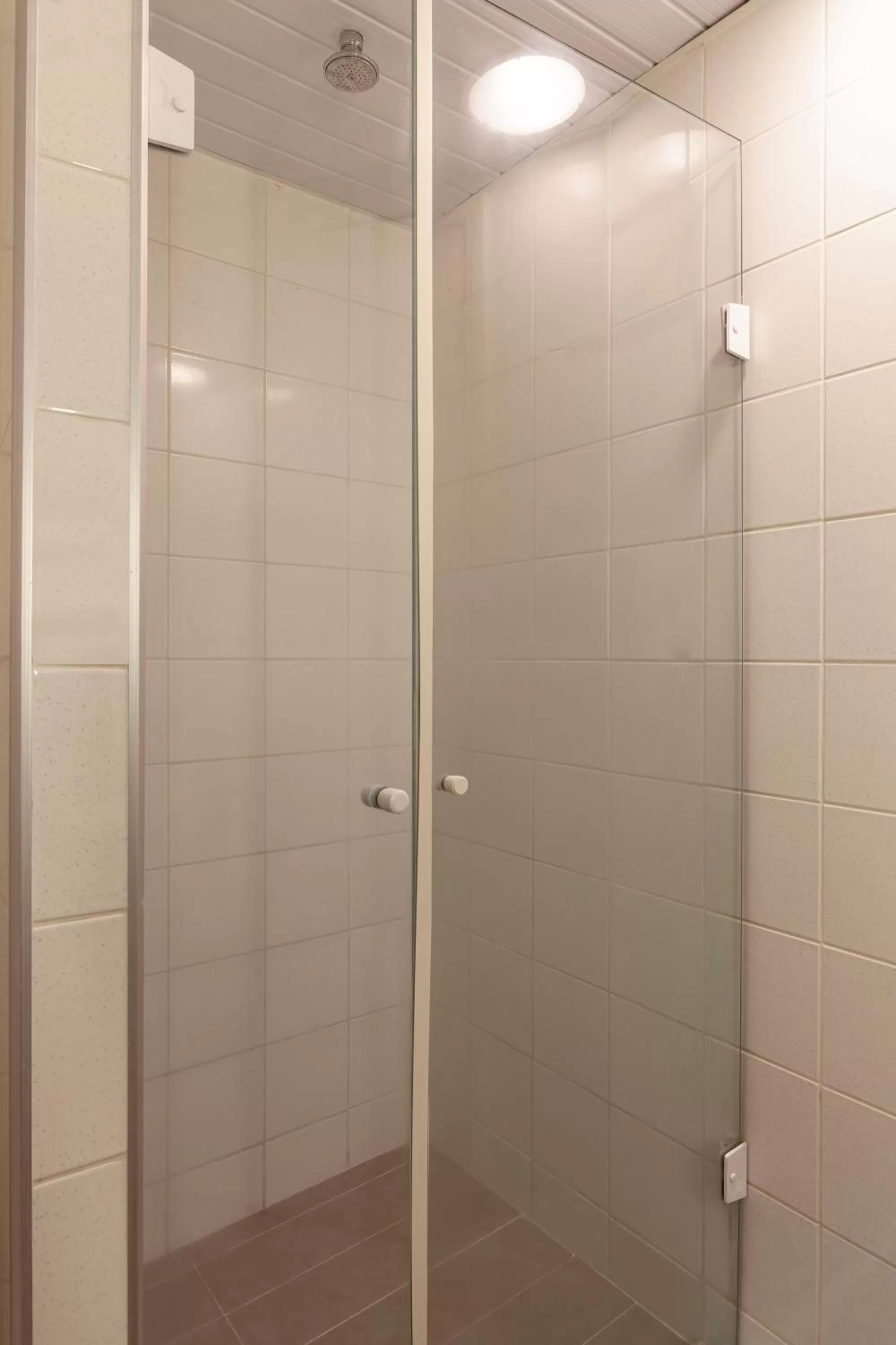 Shower in ibis Sao Jose dos Campos Dutra